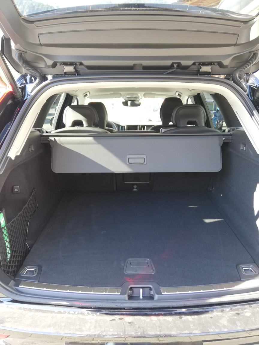 VOLVO XC60 2.0 B5 MH Plus Bright AWD-image-5