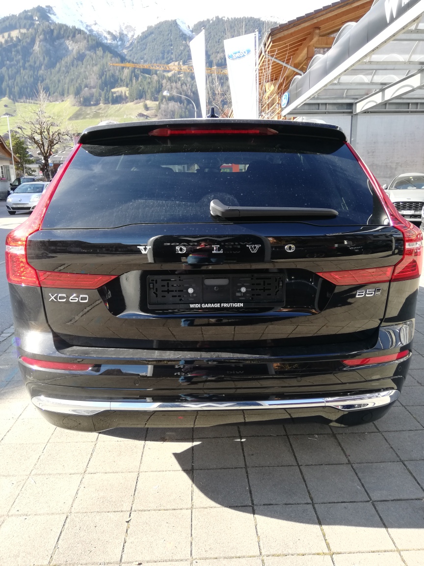 VOLVO XC60 2.0 B5 MH Plus Bright AWD-image-4