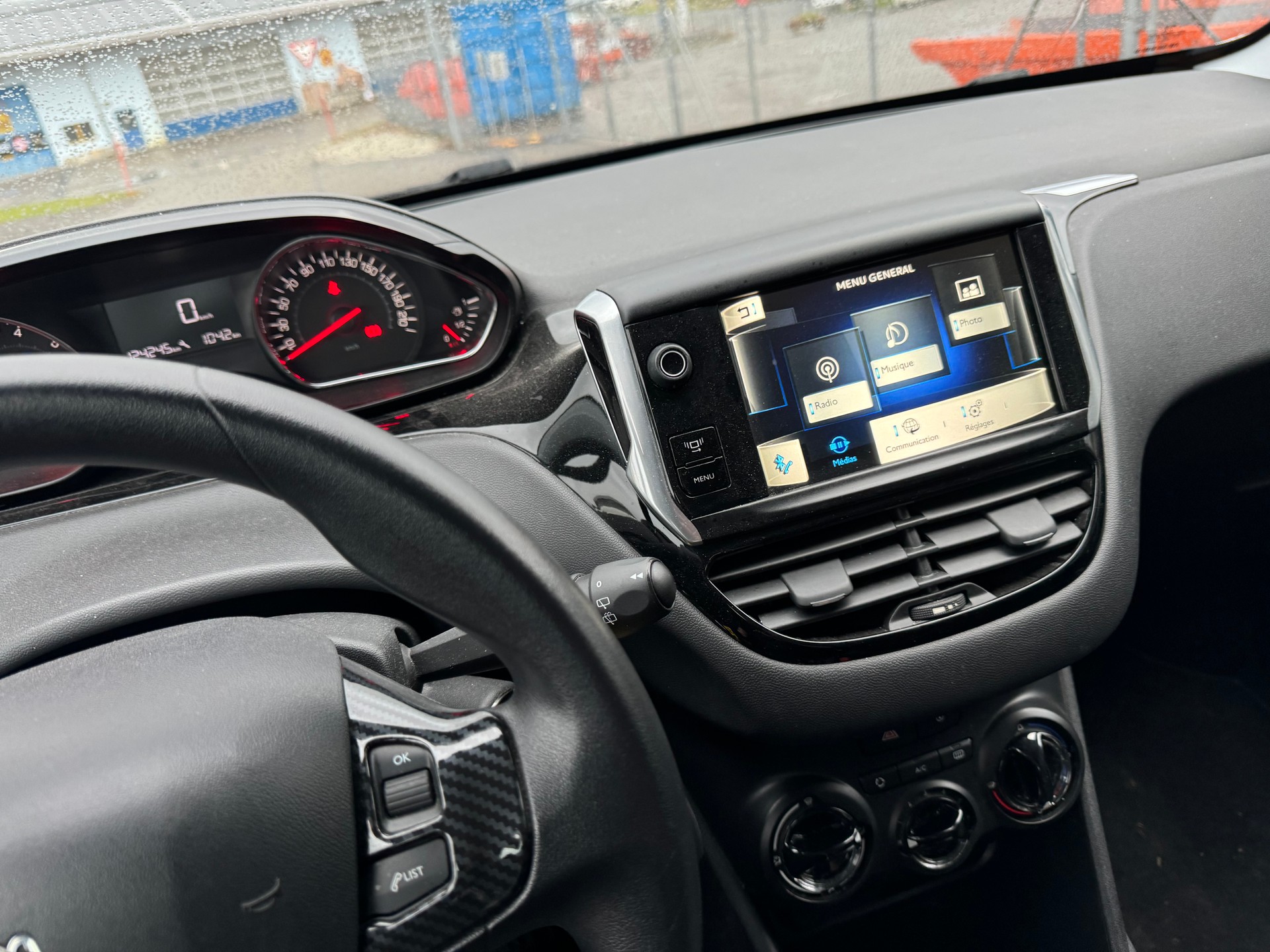 PEUGEOT 208 1.2 VTI Active-image-7