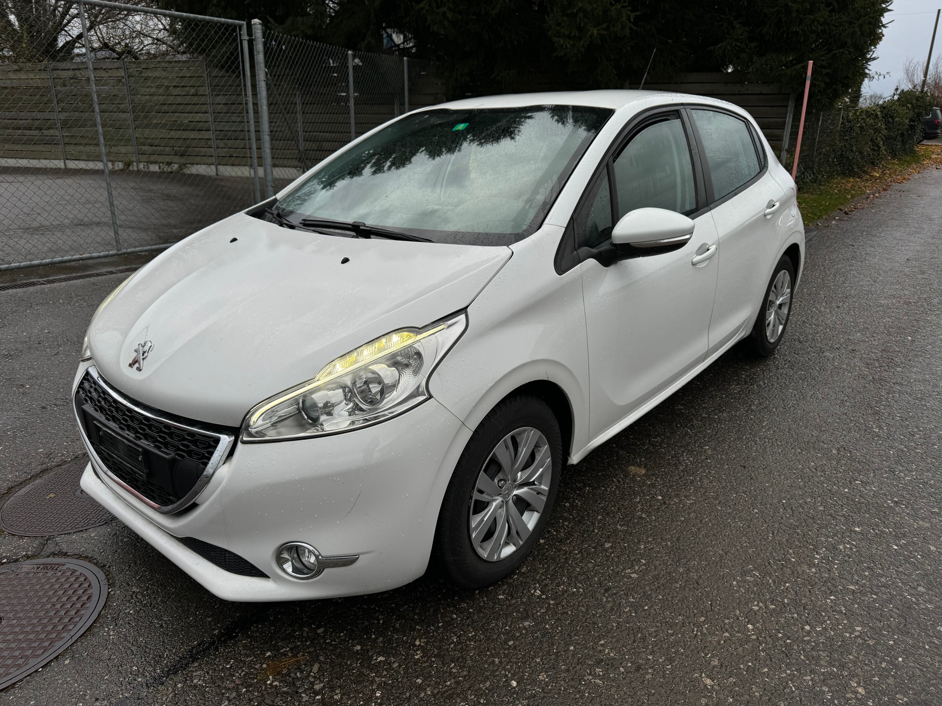 PEUGEOT 208 1.2 VTI Active-image-0