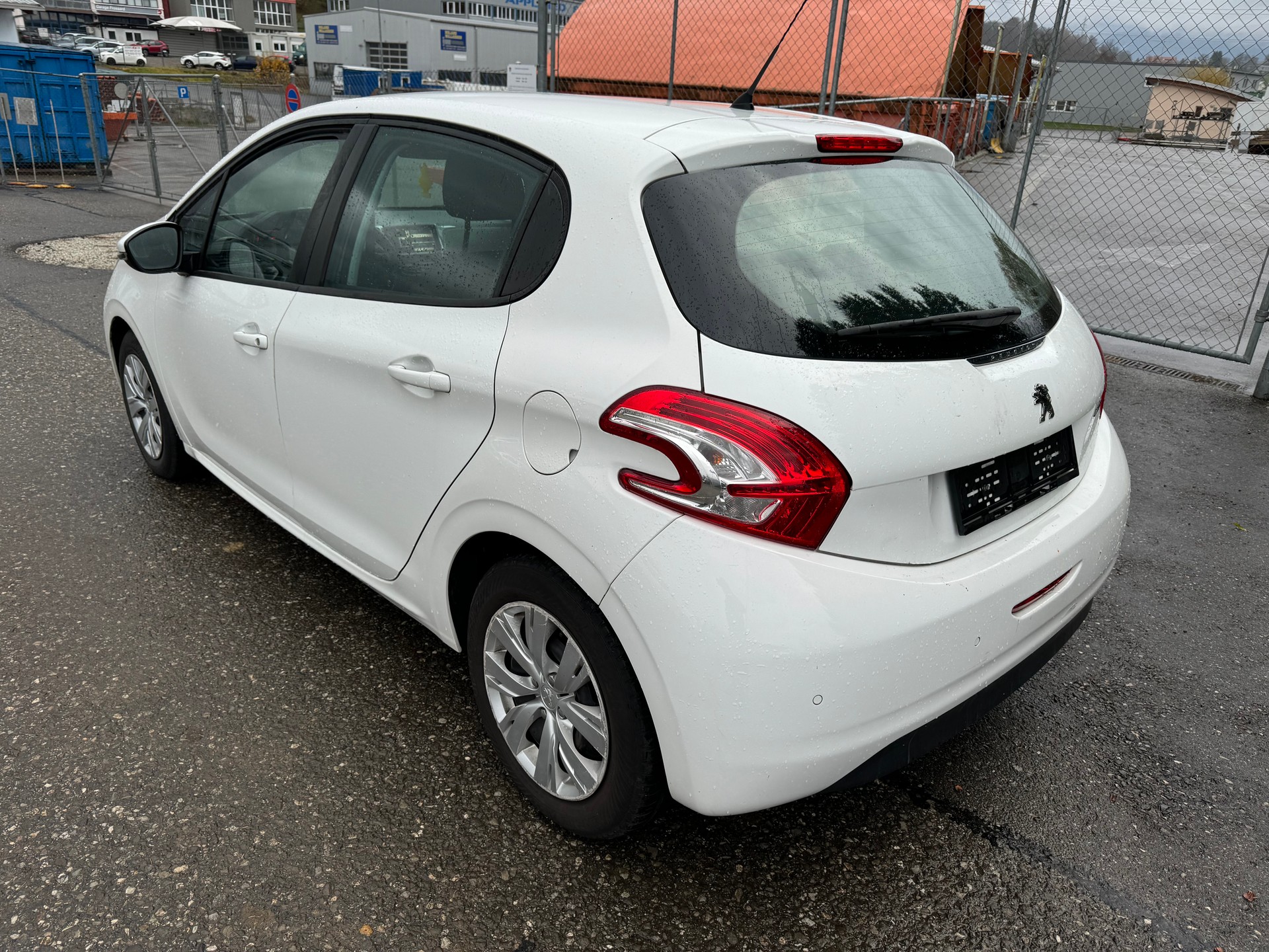PEUGEOT 208 1.2 VTI Active-image-4