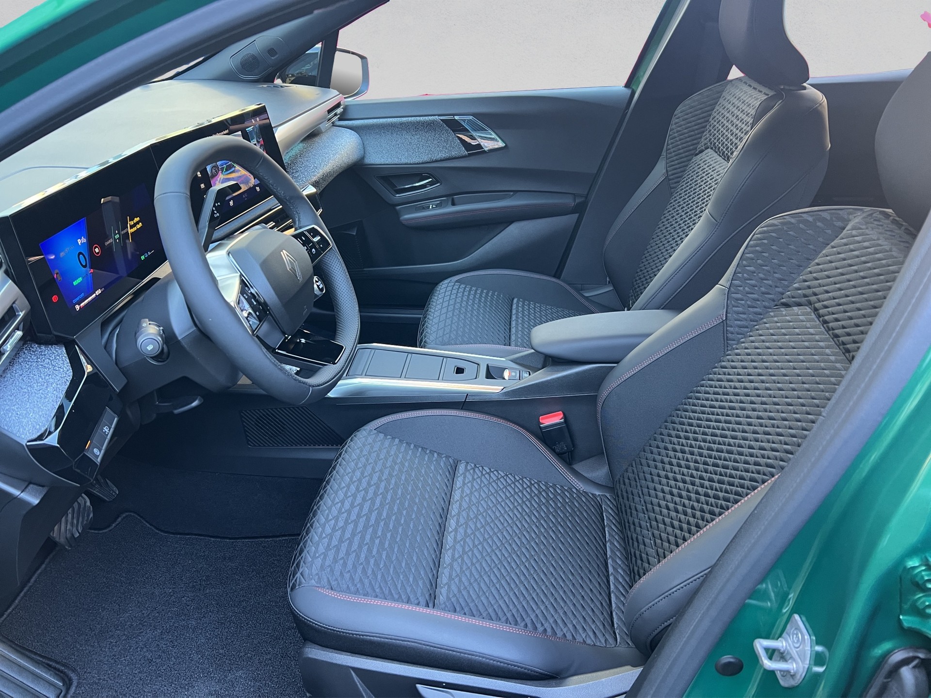 RENAULT Clio 1.8 E-Tech Techno-image-4
