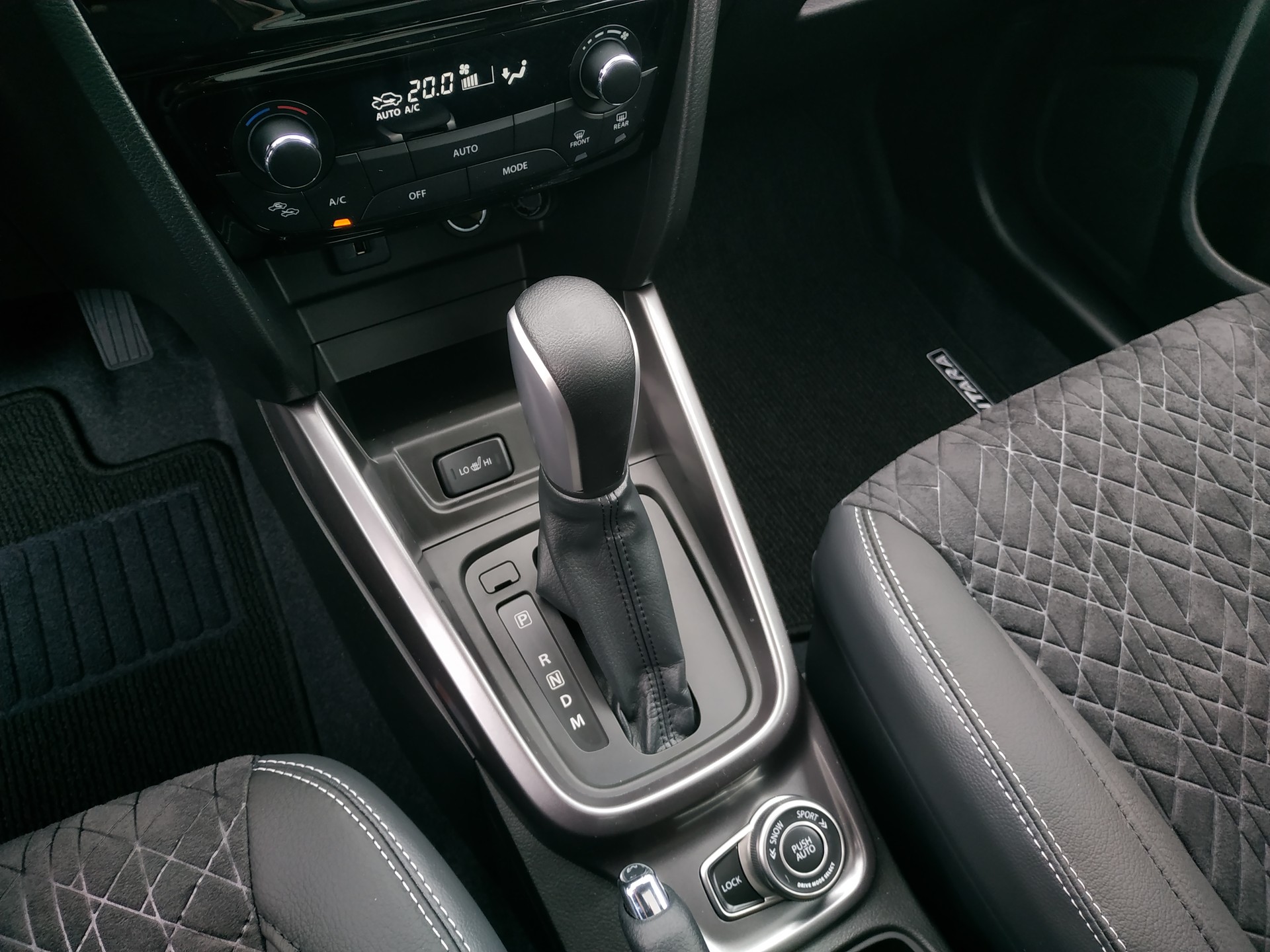 SUZUKI Vitara 1.4 Boosterjet Compact Top 4x4 Hybrid Automatic-image-17