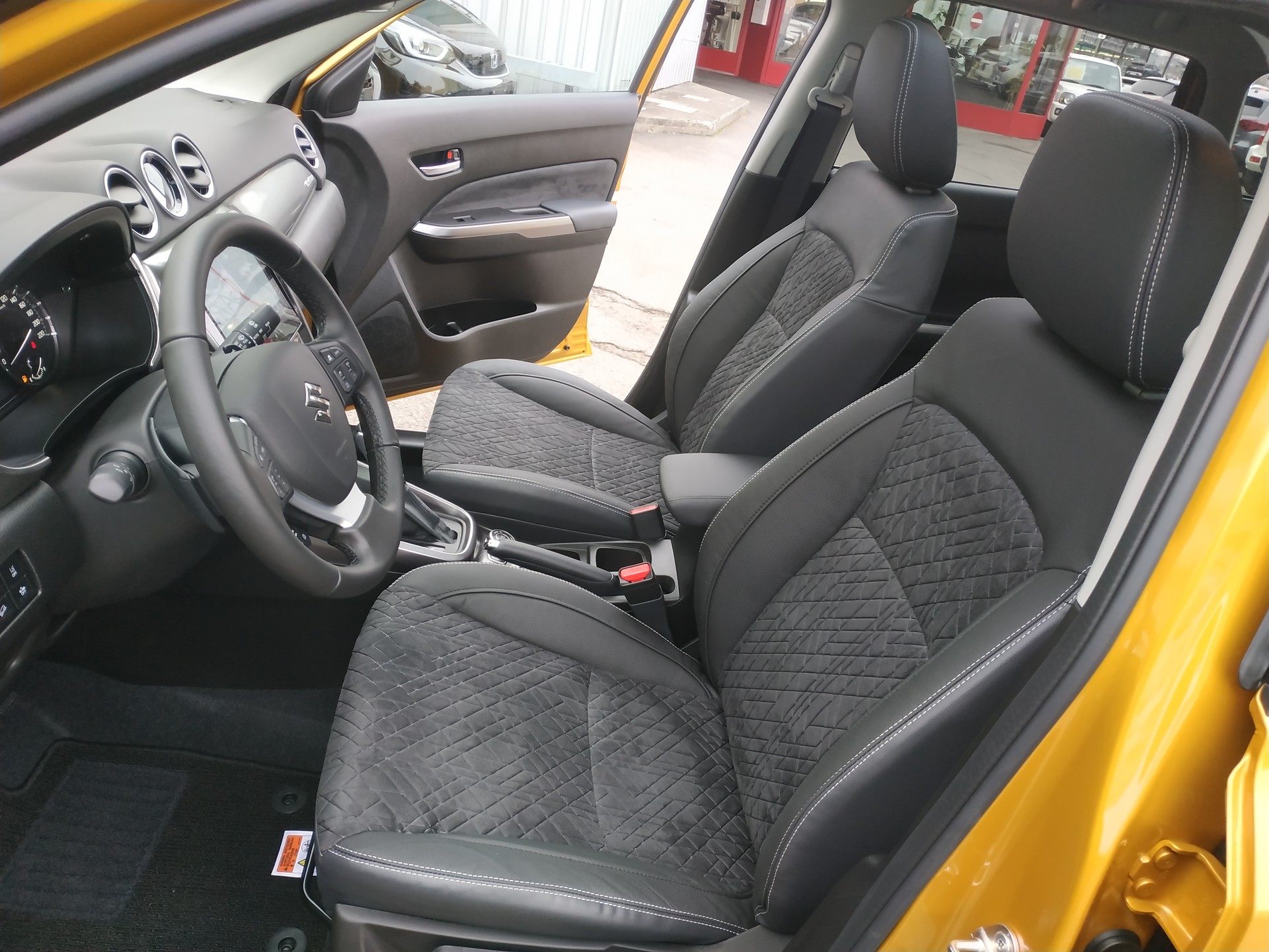 SUZUKI Vitara 1.4 Boosterjet Compact Top 4x4 Hybrid Automatic-image-12