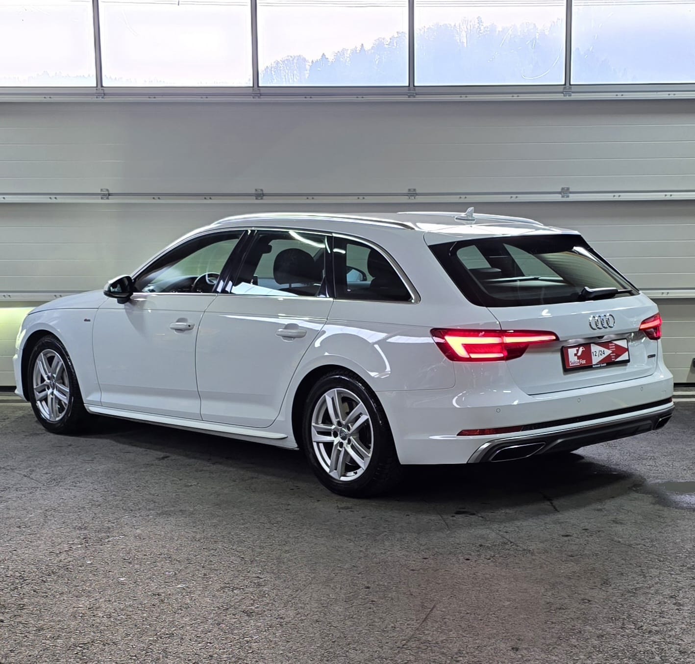 AUDI A4 Avant 45 TFSI S-Line Sport S-tronic quattro-image-2