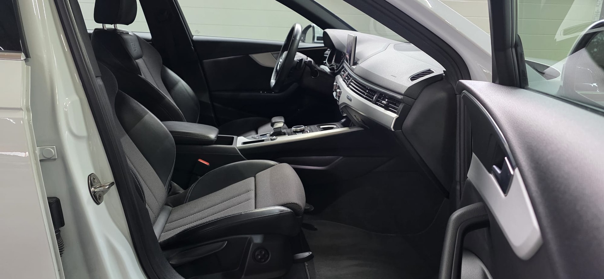 AUDI A4 Avant 45 TFSI S-Line Sport S-tronic quattro-image-23