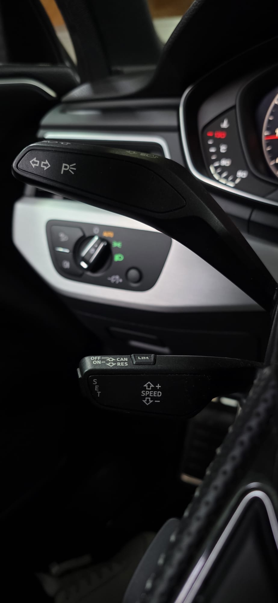 AUDI A4 Avant 45 TFSI S-Line Sport S-tronic quattro-image-15