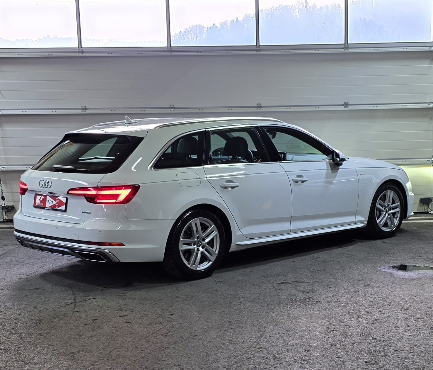 AUDI A4 Avant 45 TFSI S-Line Sport S-tronic quattro-image-4