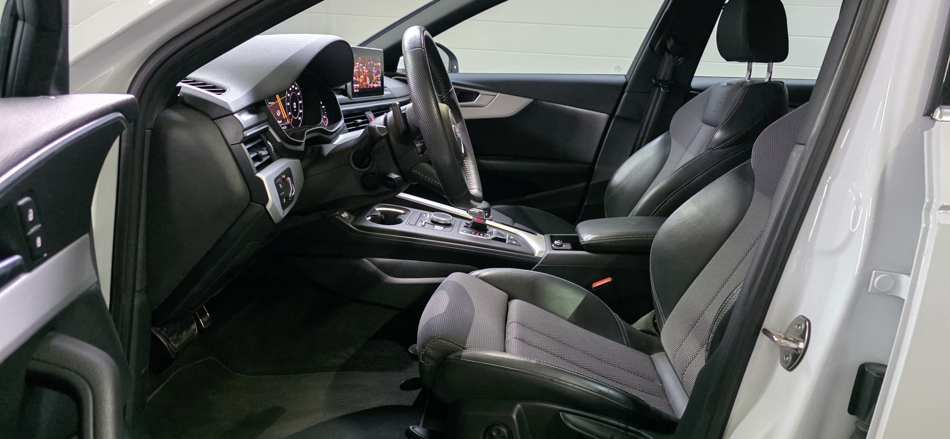 AUDI A4 Avant 45 TFSI S-Line Sport S-tronic quattro-image-9