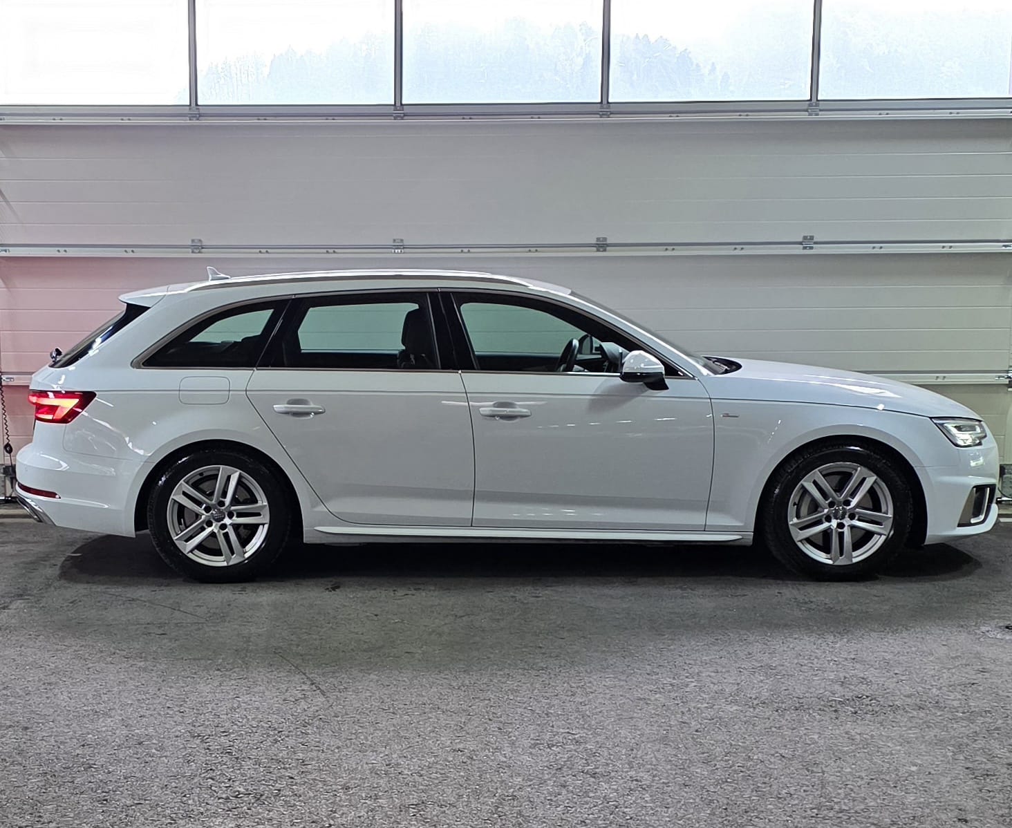 AUDI A4 Avant 45 TFSI S-Line Sport S-tronic quattro-image-5