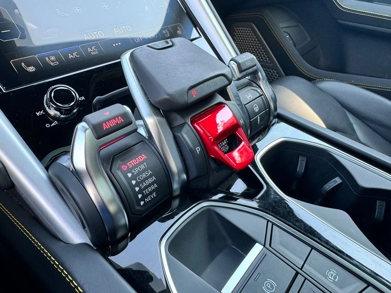 LAMBORGHINI Urus 4.0 CH FAHRZEUG-image-16
