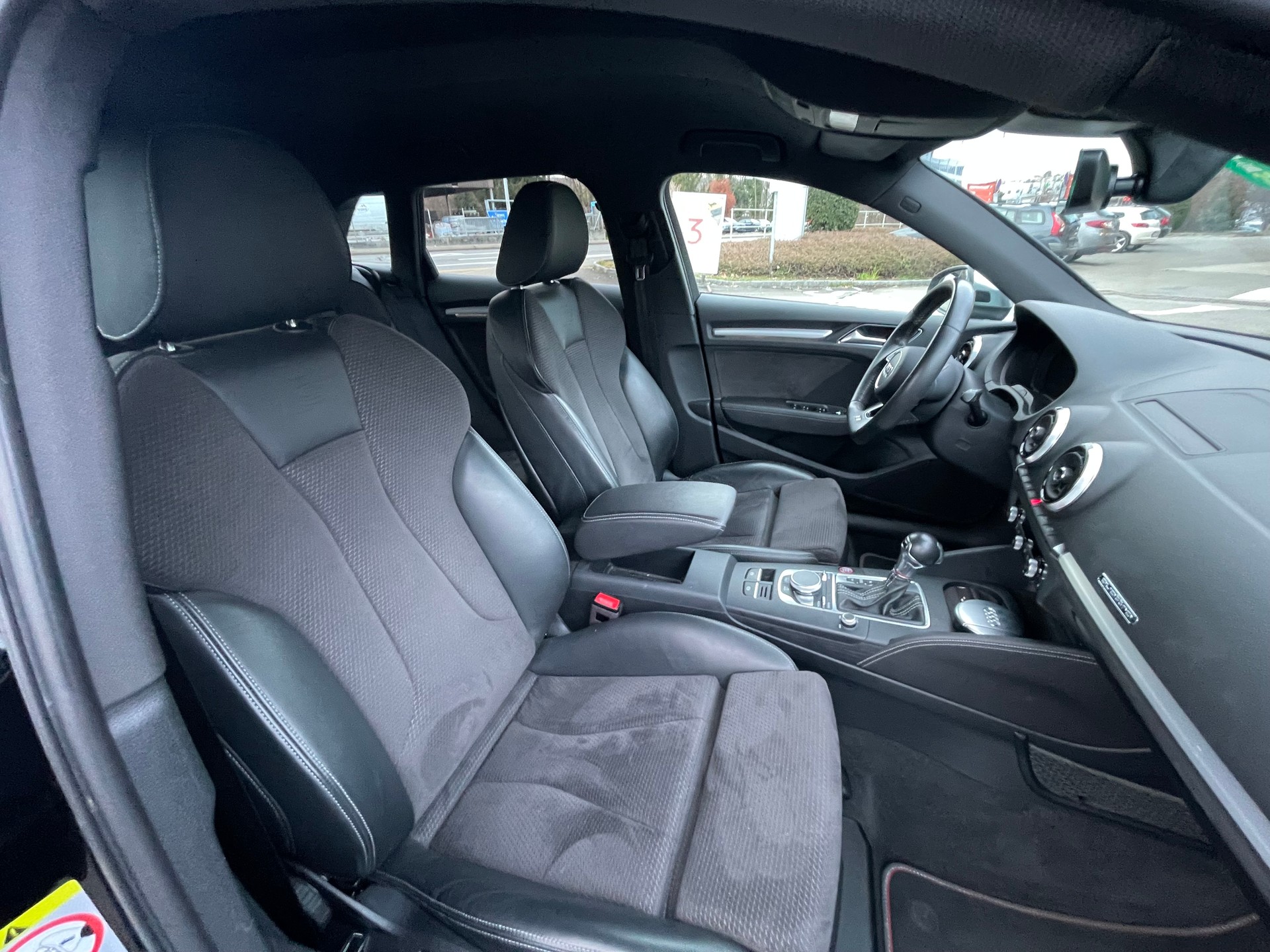 AUDI S3 Sportback 2.0 TFSI quattro S-tronic-image-8
