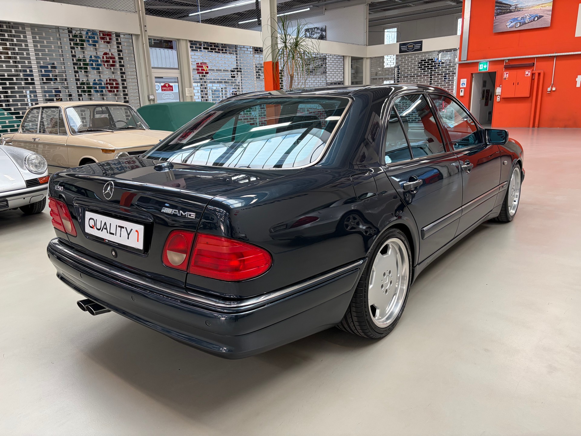 MERCEDES-BENZ E 50 AMG-image-5