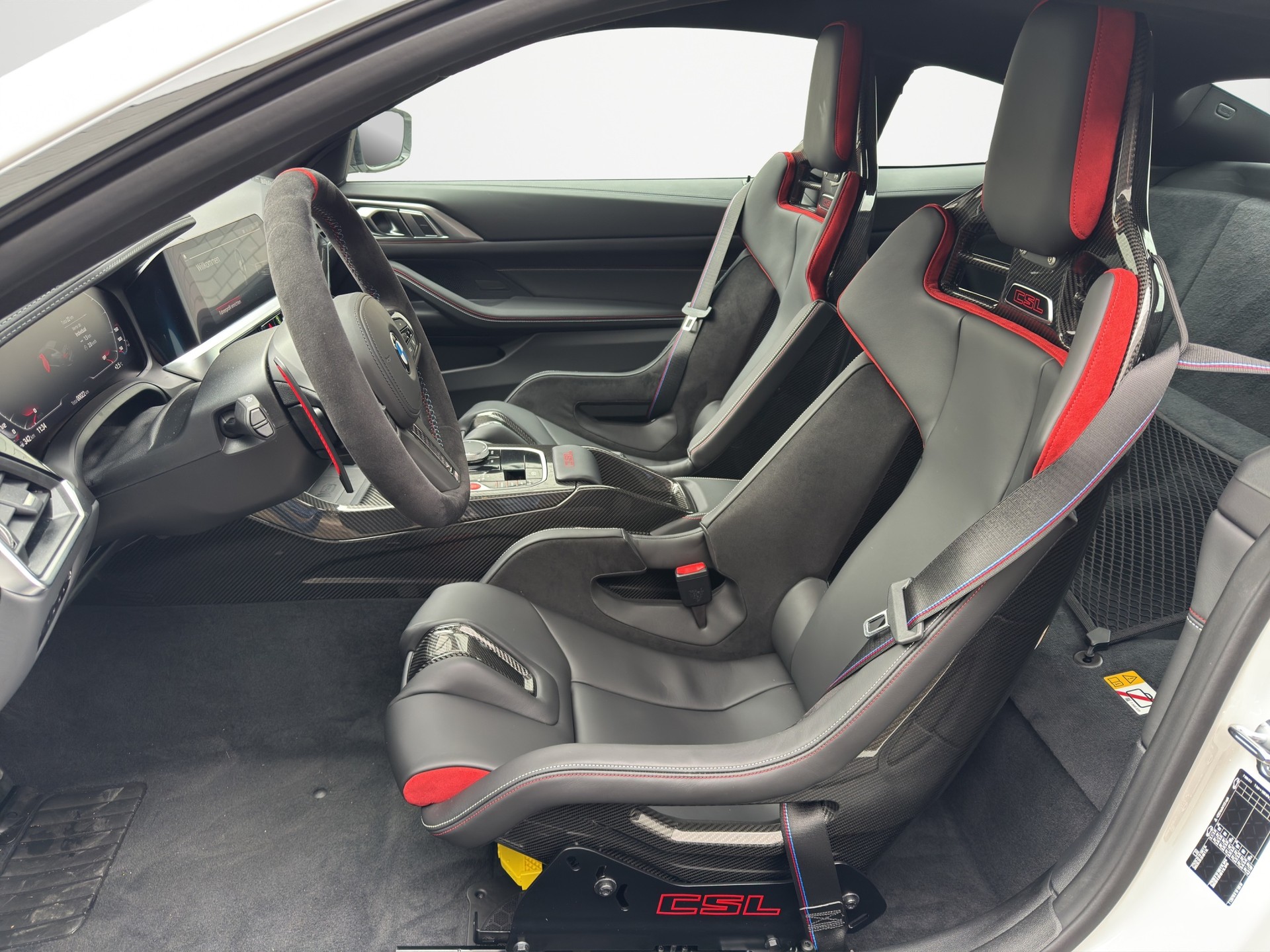 BMW M4 CSL Coupé-image-14