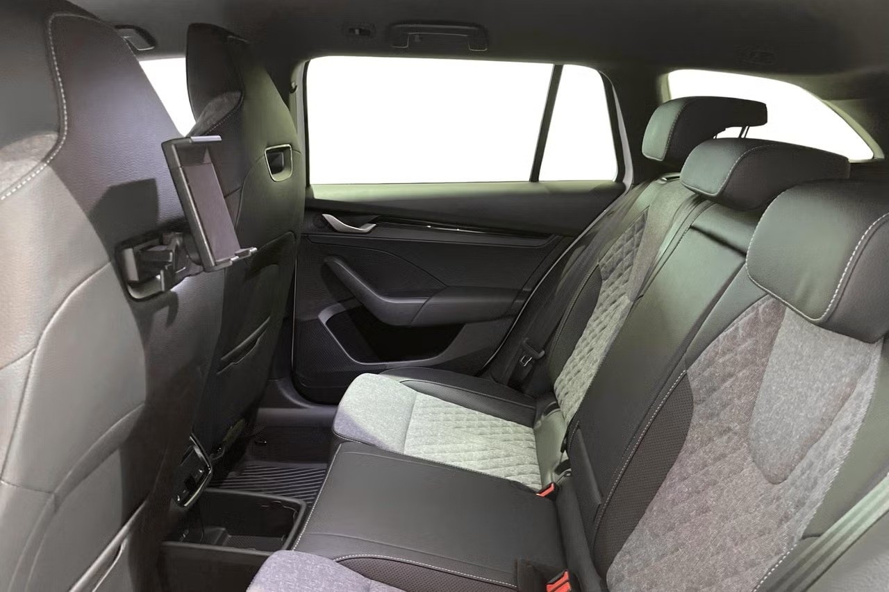 SKODA Octavia Combi 2.0 TSI DSG Sport Line 4x4-image-8