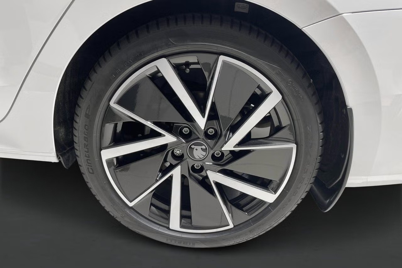 SKODA Octavia Combi 2.0 TSI DSG Sport Line 4x4-image-2