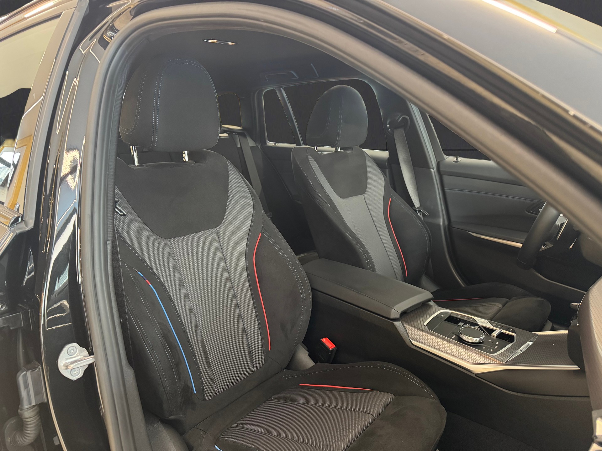 BMW 330i Touring xDrive Steptronic M Sport-image-18