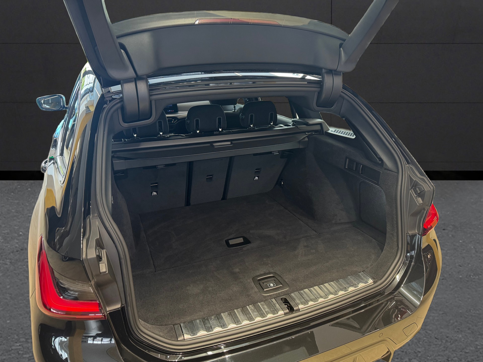 BMW 330i Touring xDrive Steptronic M Sport-image-8