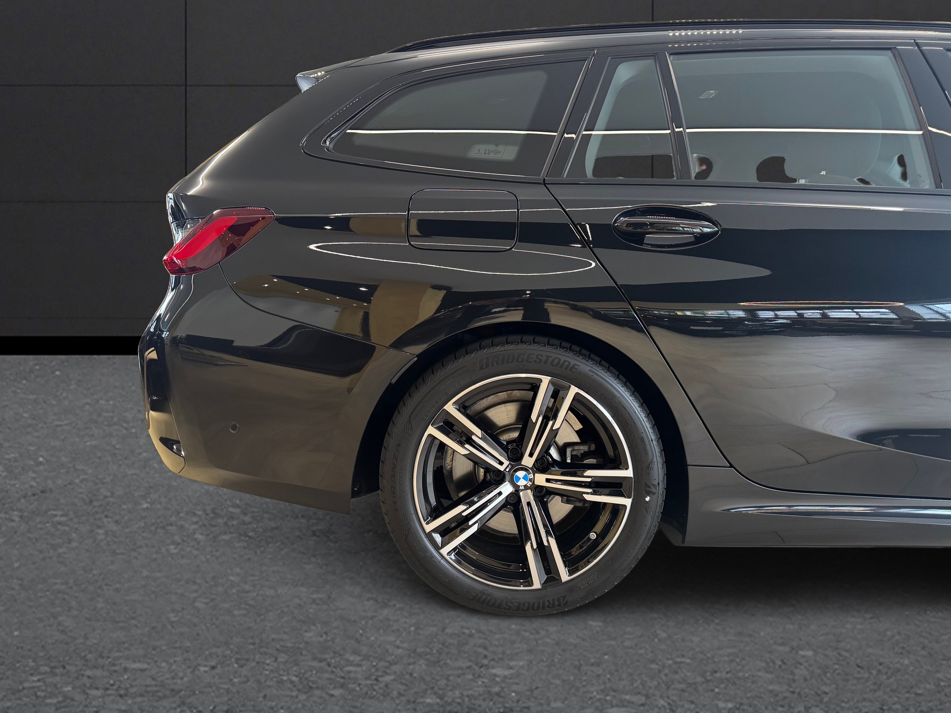 BMW 330i Touring xDrive Steptronic M Sport-image-10