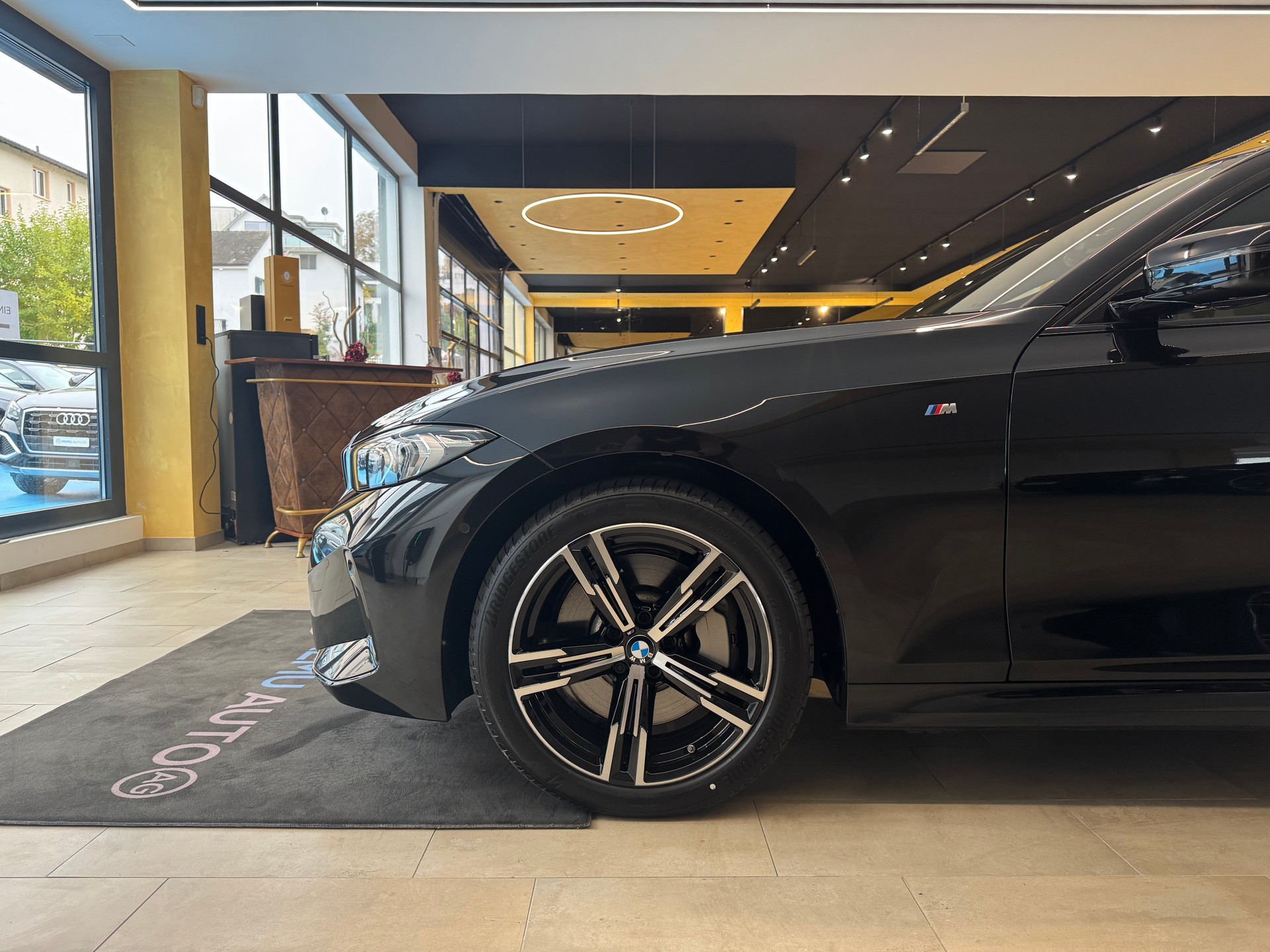 BMW 330i Touring xDrive Steptronic M Sport-showroom-element-3