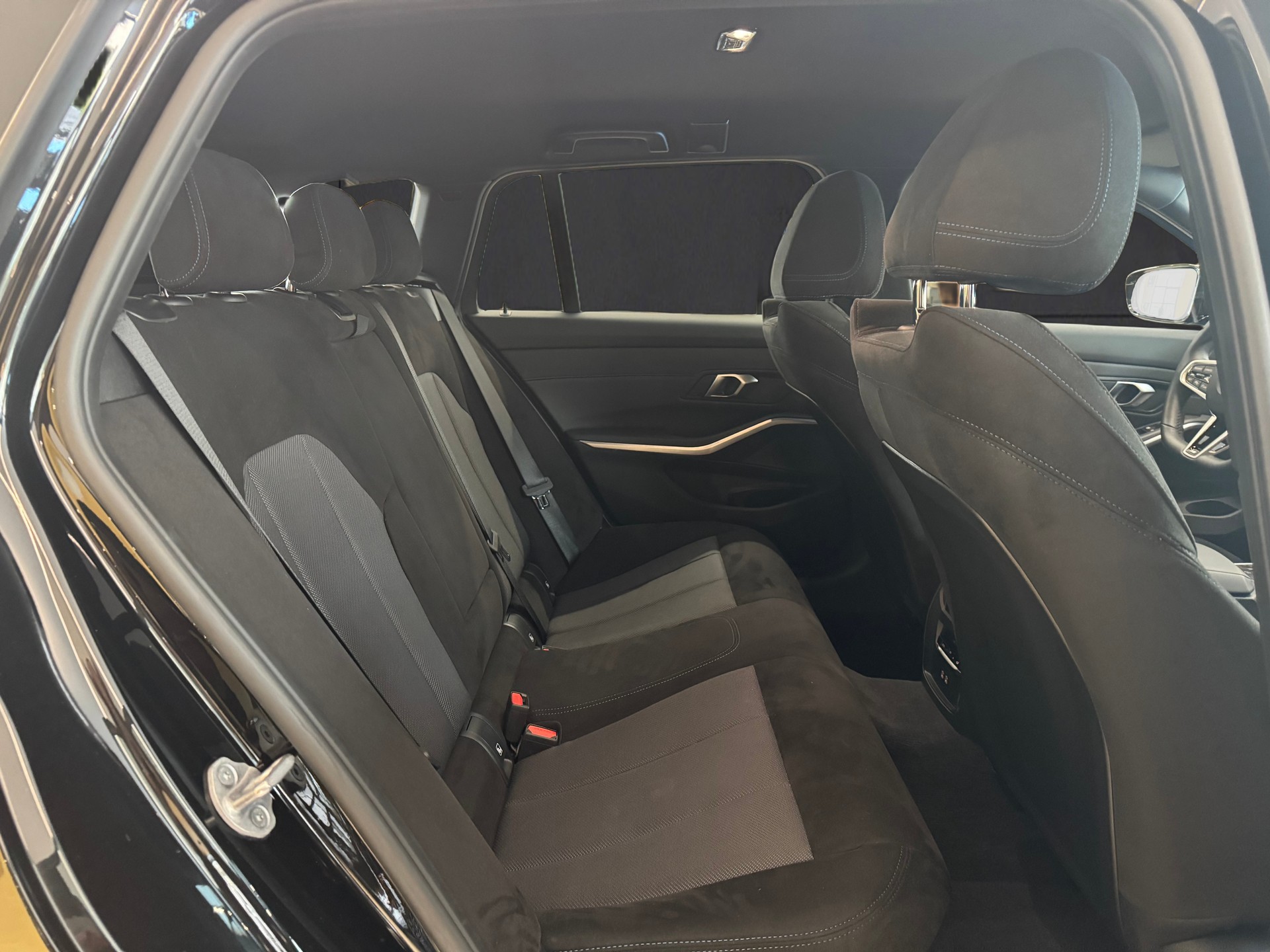 BMW 330i Touring xDrive Steptronic M Sport-image-19