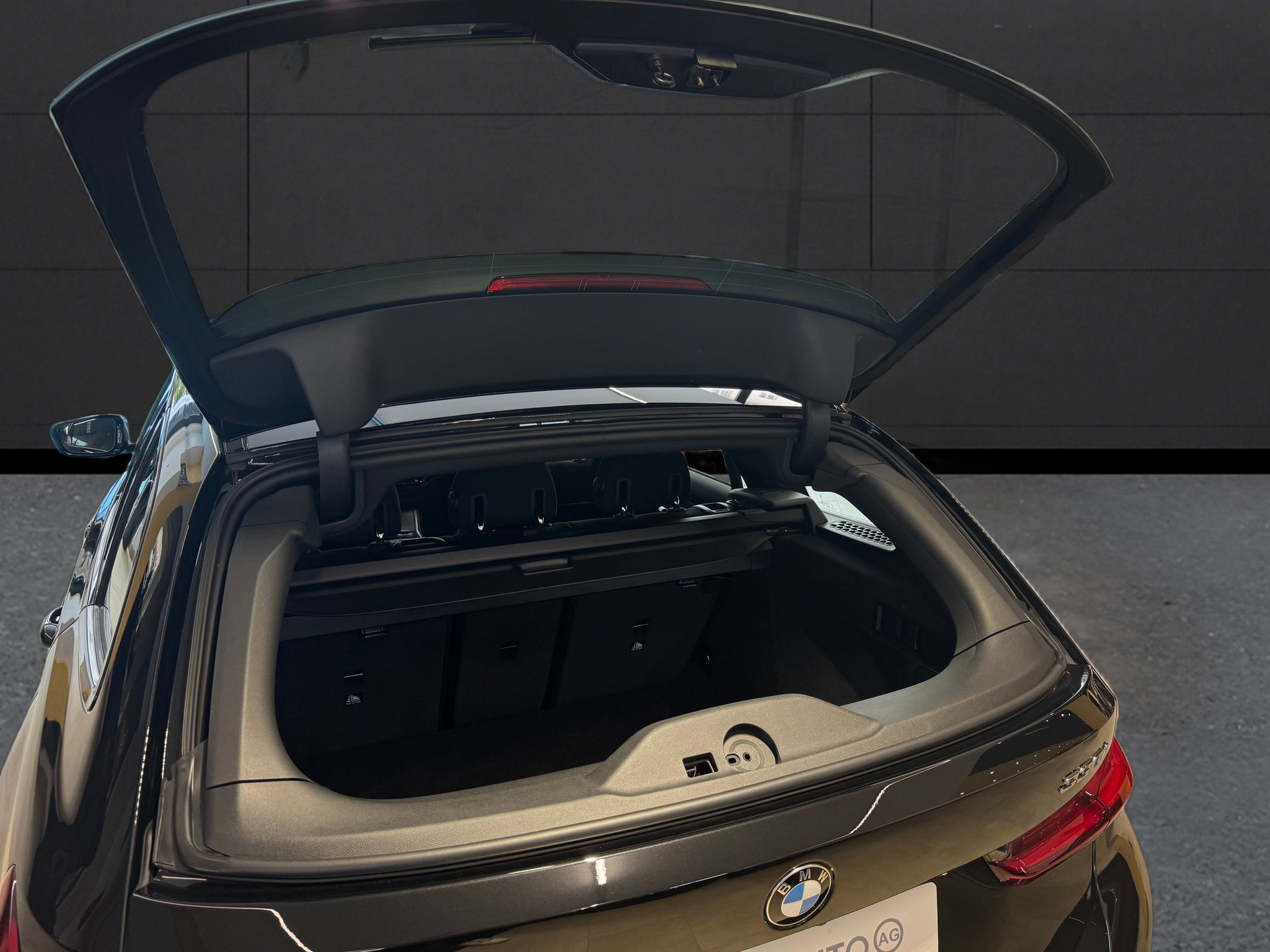 BMW 330i Touring xDrive Steptronic M Sport-image-7