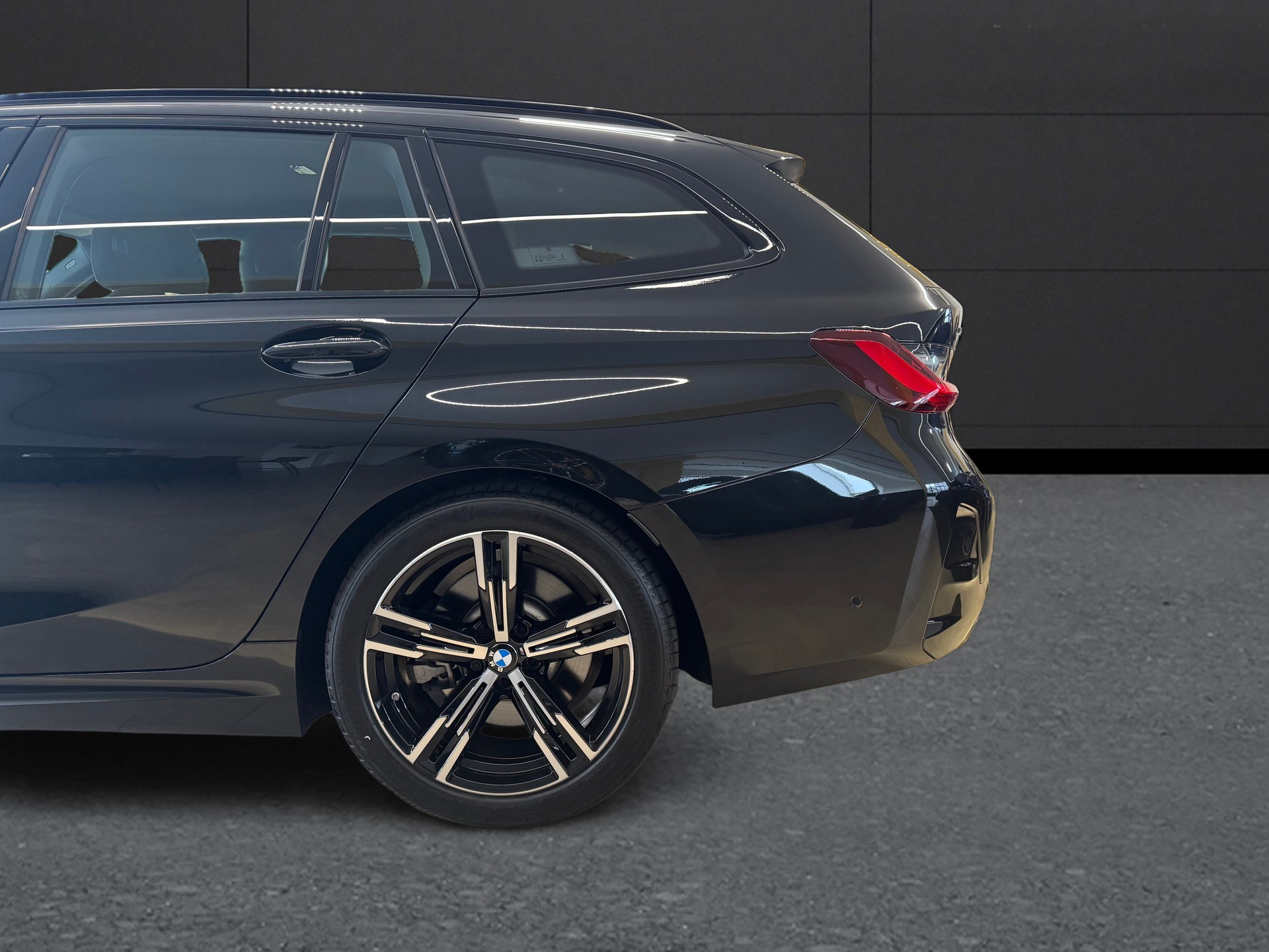 BMW 330i Touring xDrive Steptronic M Sport-image-4