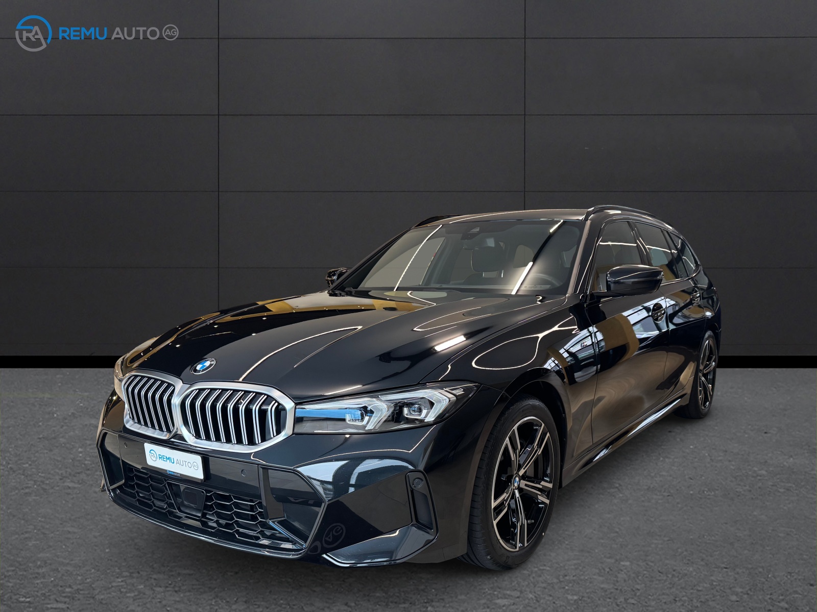 BMW 330i Touring xDrive Steptronic M Sport-image-2