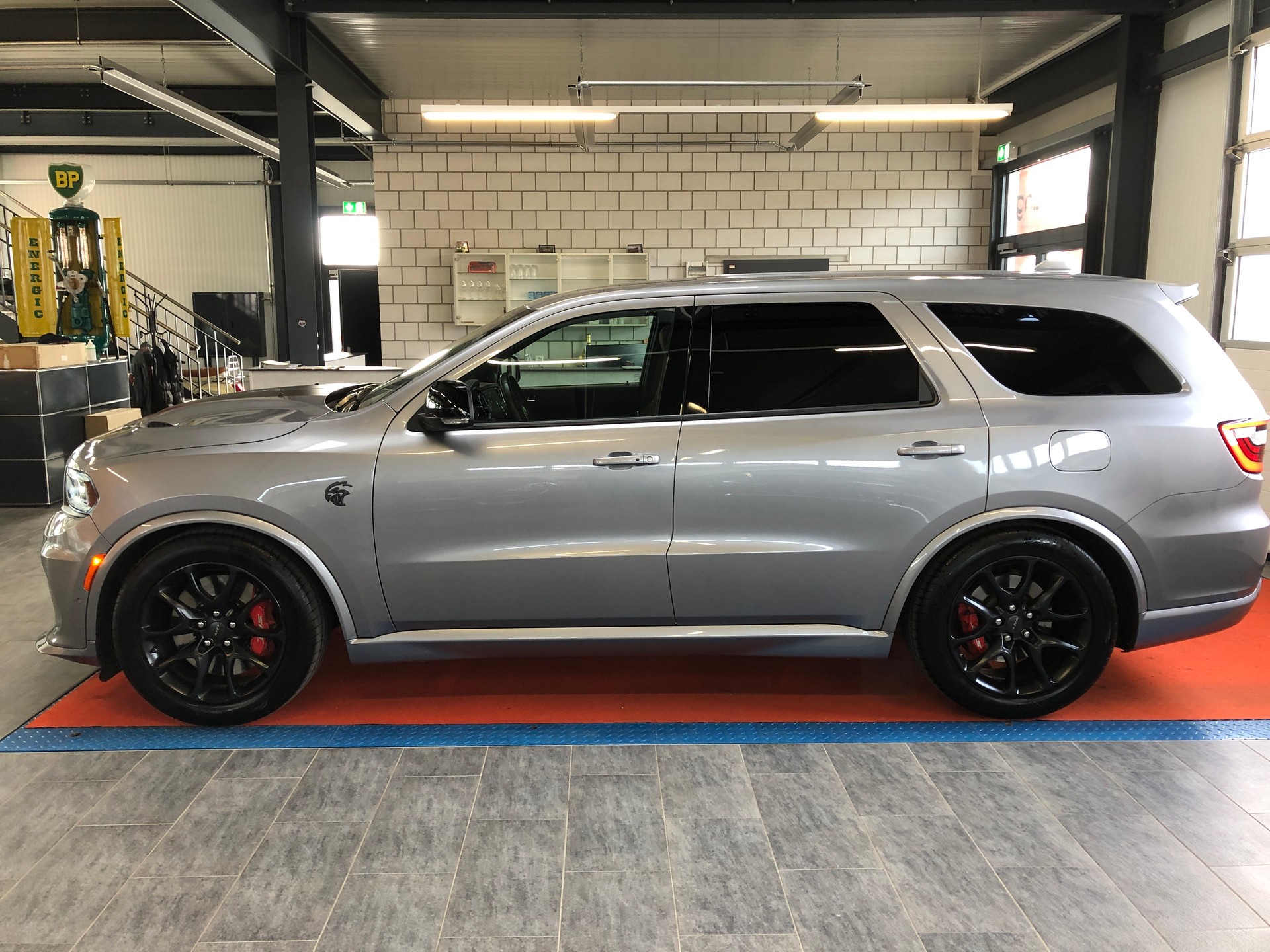 DODGE Durango SRT 6.2-V8 Hellcat AWD-image-6