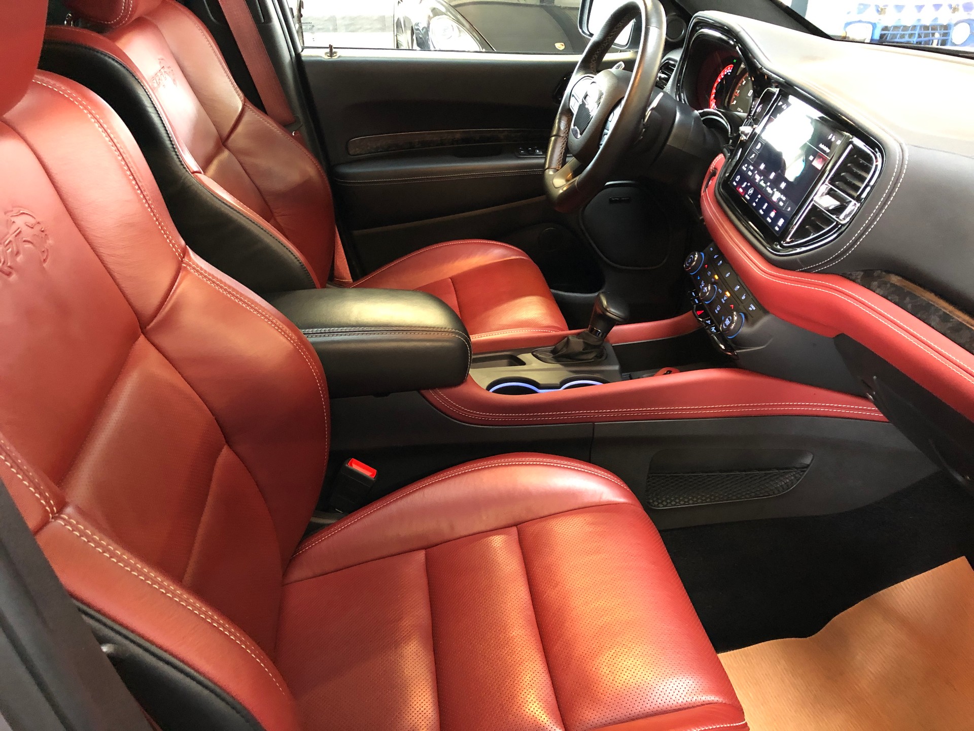 DODGE Durango SRT 6.2-V8 Hellcat AWD-image-28