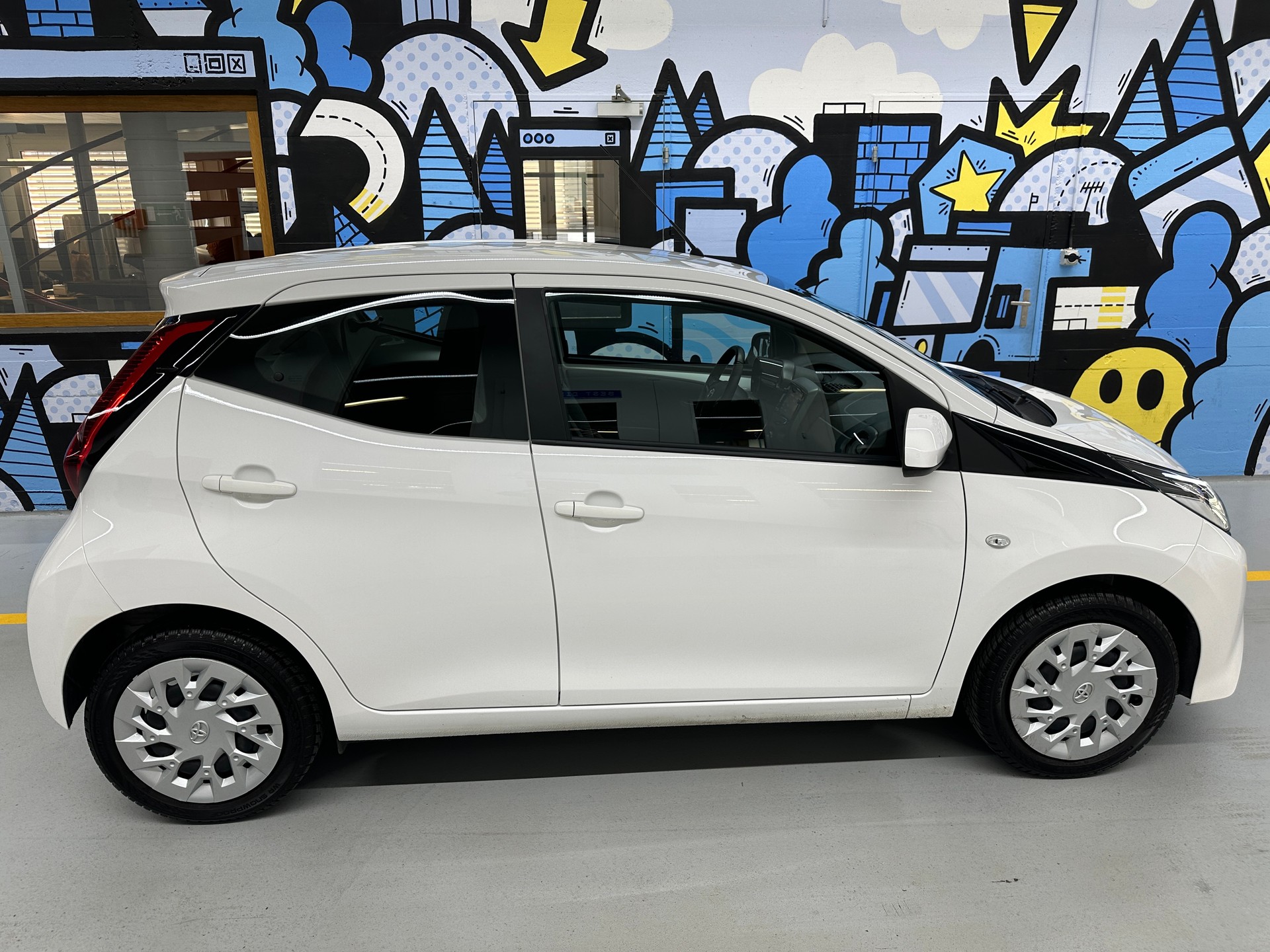 TOYOTA Aygo 1.0 VVT-i x-play-image-2