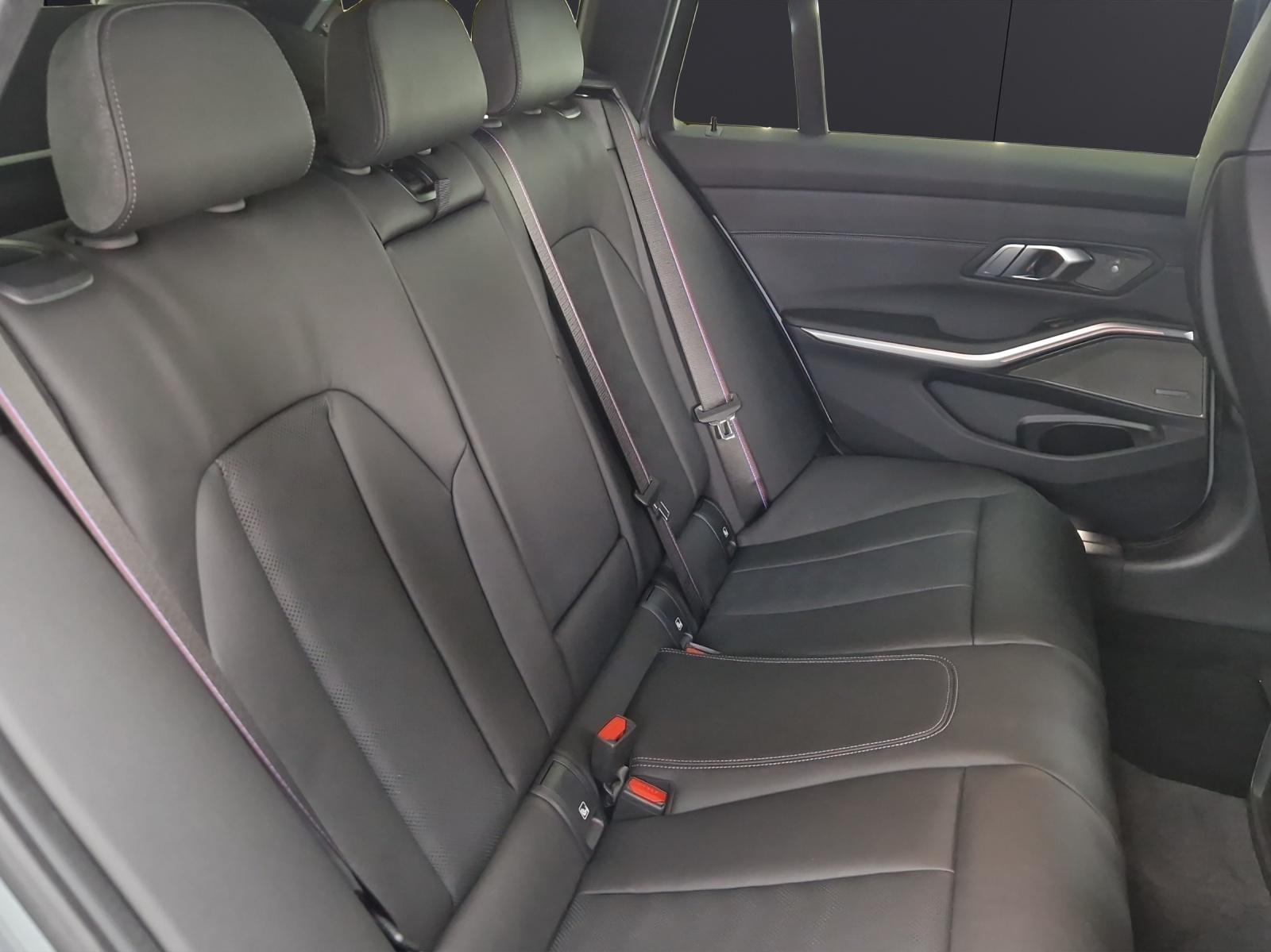 BMW M3 Competition xDrive Touring-image-13