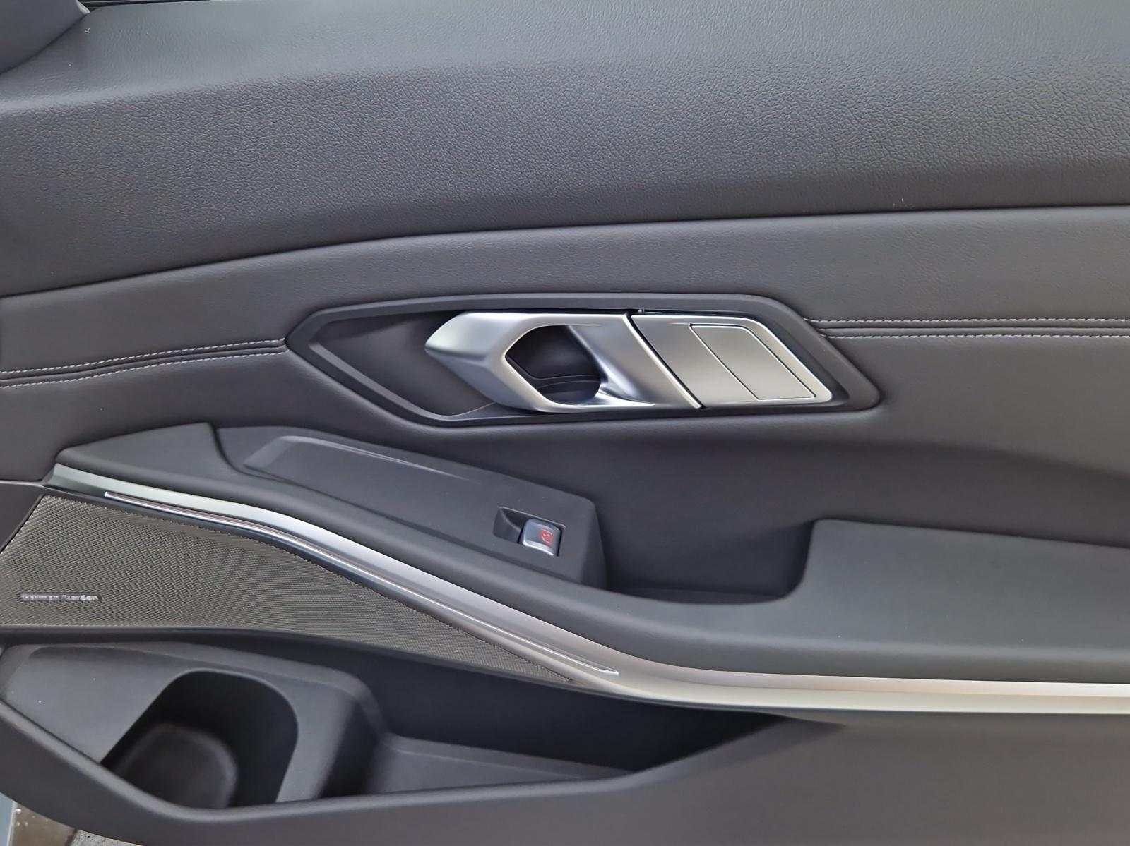 BMW M3 Competition xDrive Touring-image-15