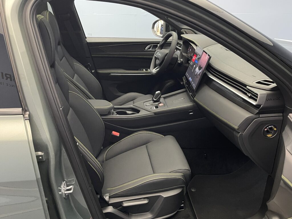 LYNK & CO 01 1.5 PHEV More-image-8