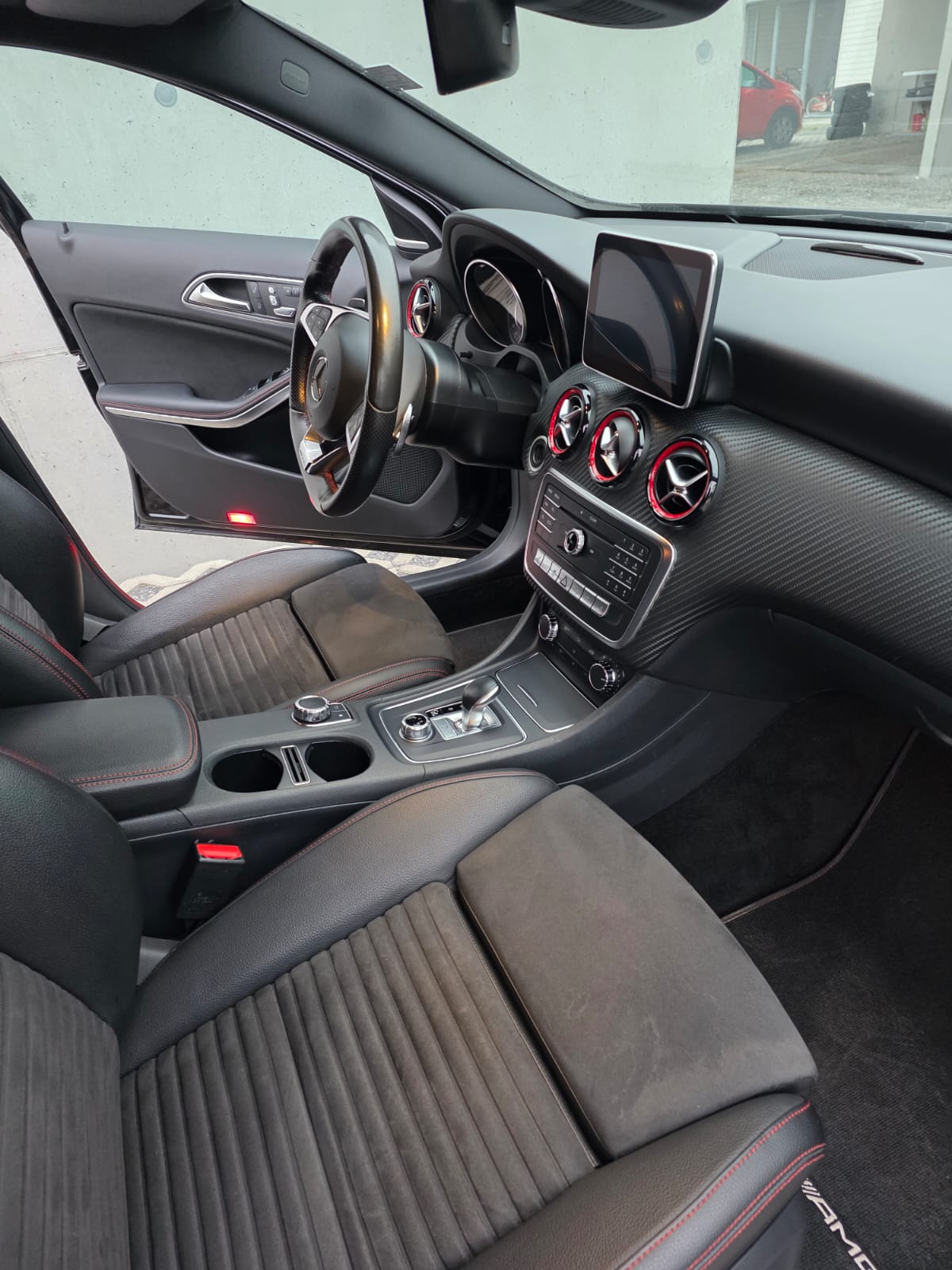 MERCEDES-BENZ A 45 AMG 4Matic Petronas 2015 Edition 7G-DCT-image-3