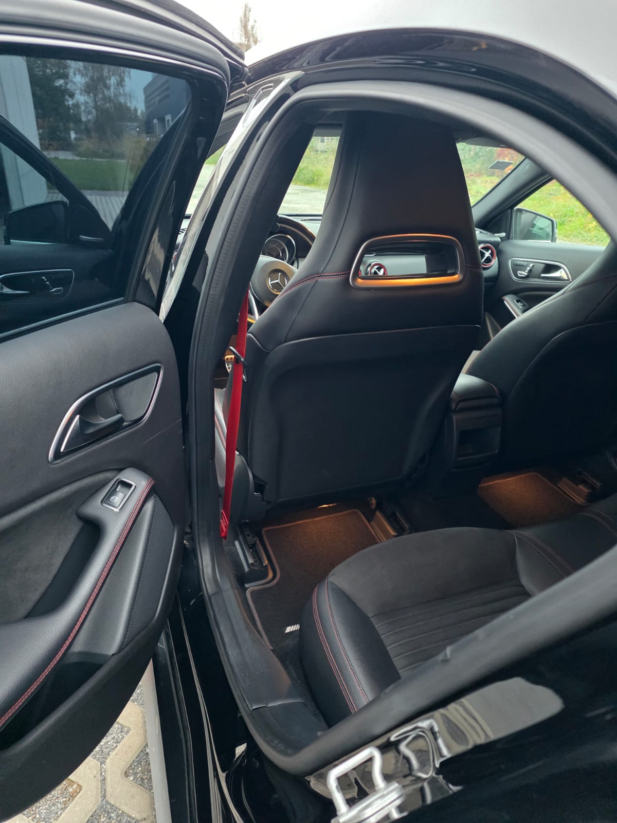 MERCEDES-BENZ A 45 AMG 4Matic Petronas 2015 Edition 7G-DCT-image-4