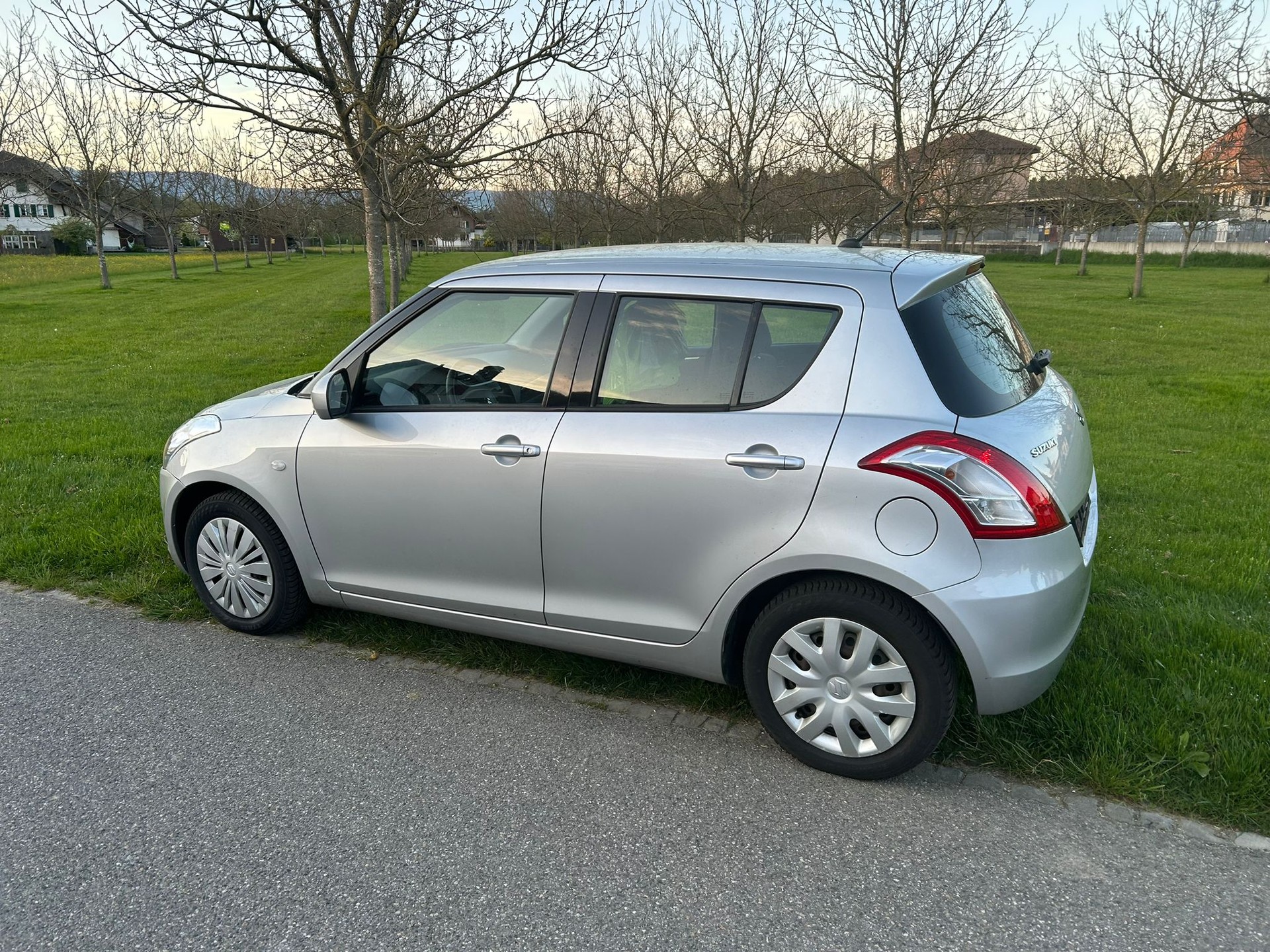 SUZUKI Swift 1.2i 16V GL Automatic-image-4