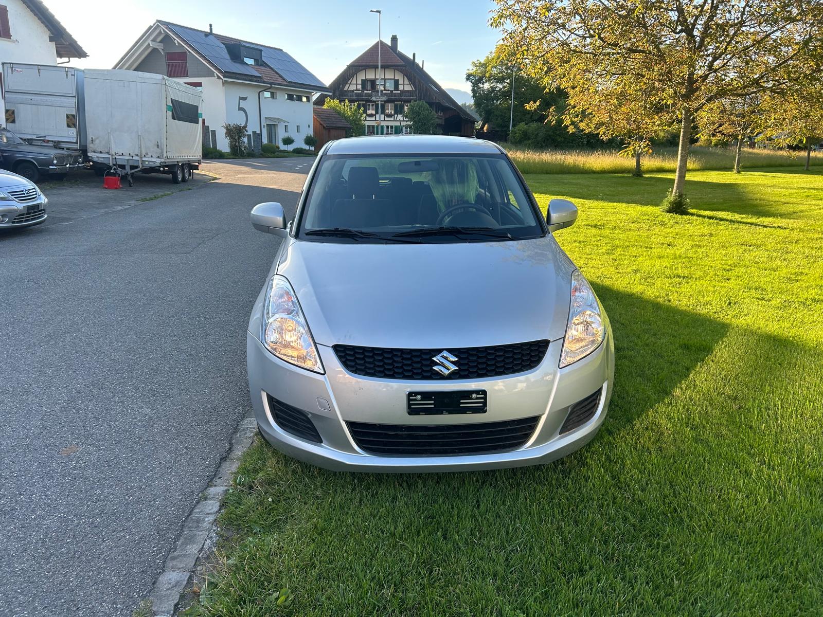 SUZUKI Swift 1.2i 16V GL Automatic-image-2