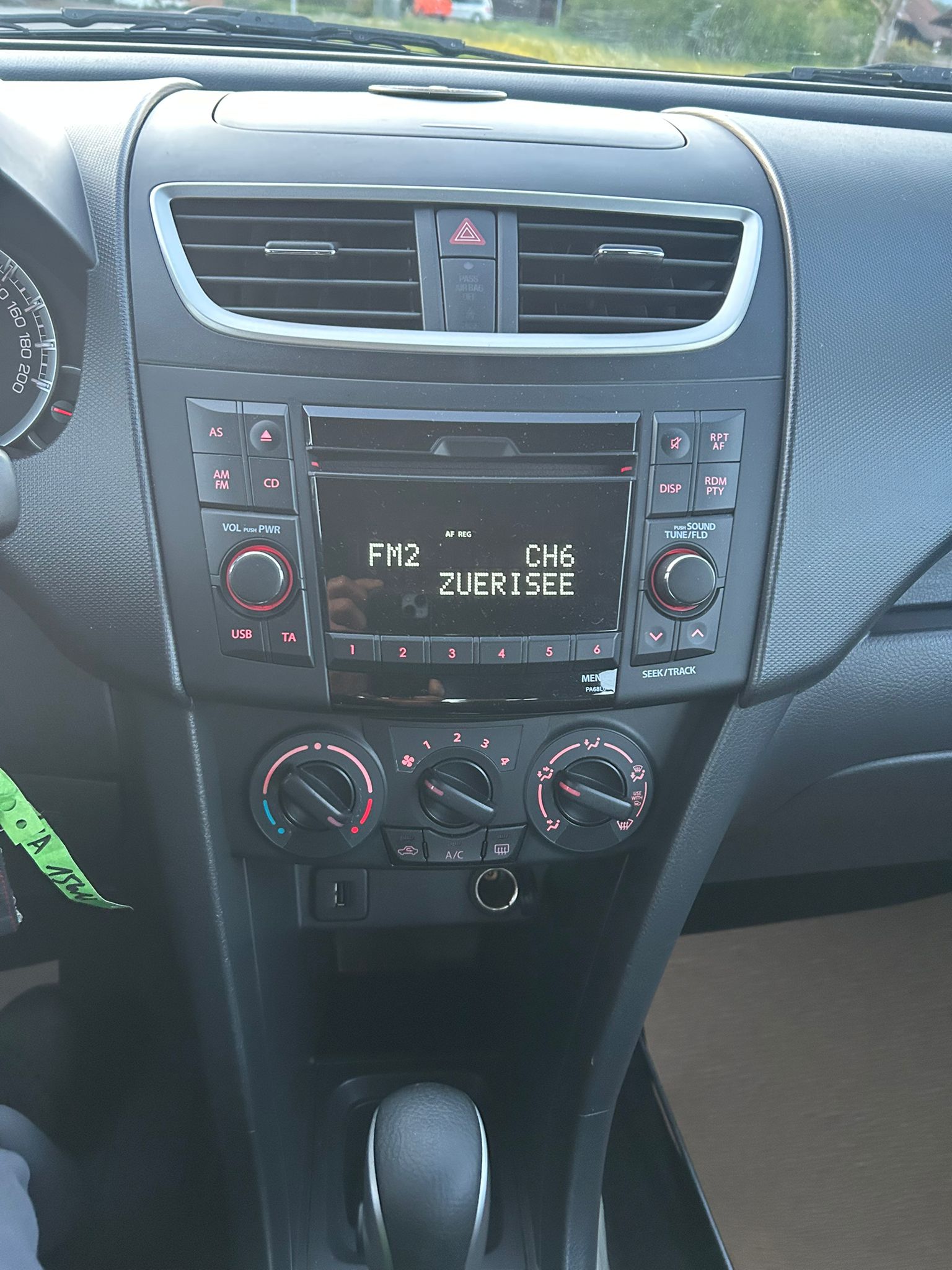 SUZUKI Swift 1.2i 16V GL Automatic-image-11