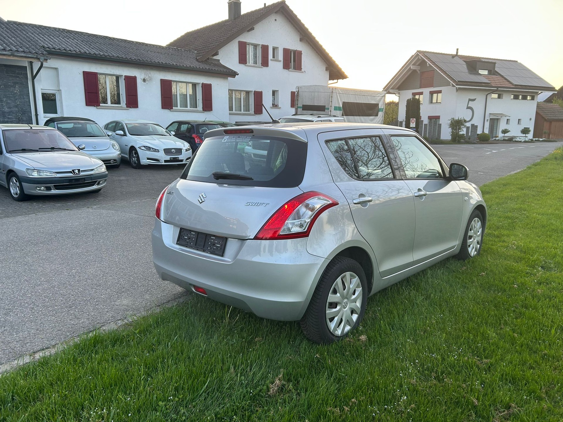 SUZUKI Swift 1.2i 16V GL Automatic-image-5