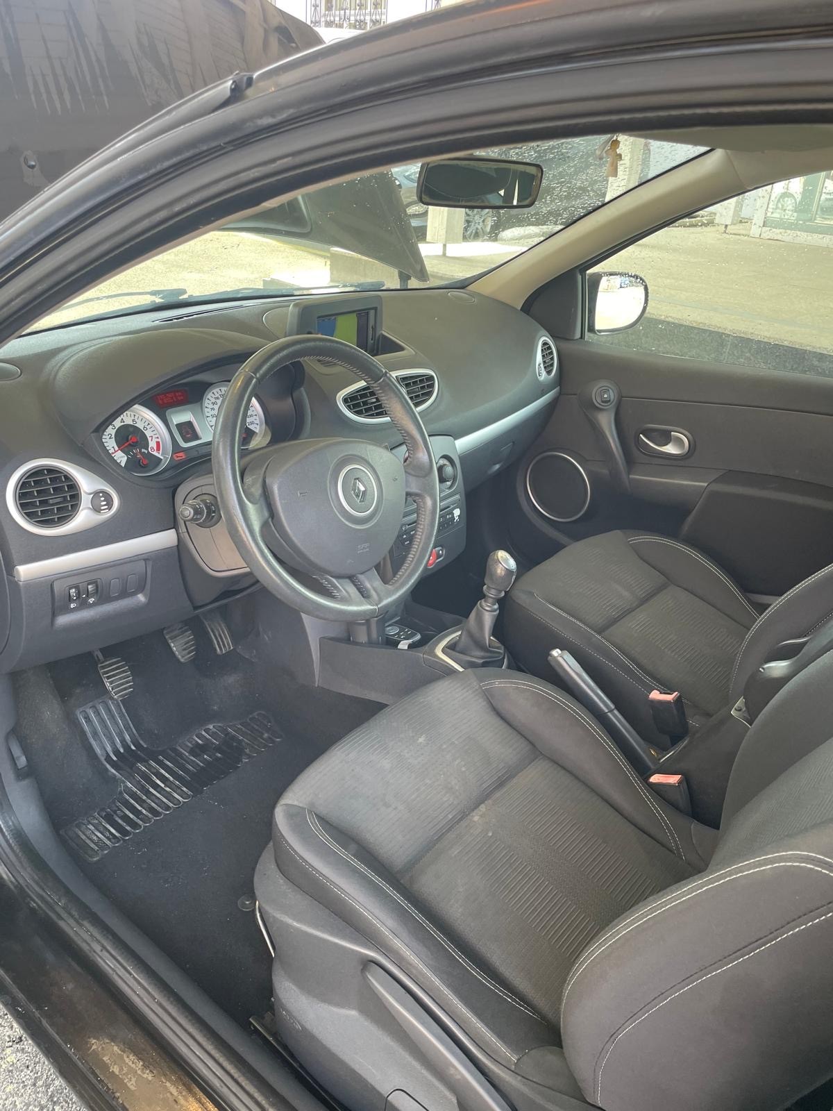 RENAULT Clio 1.6 16V Dynamique-image-14