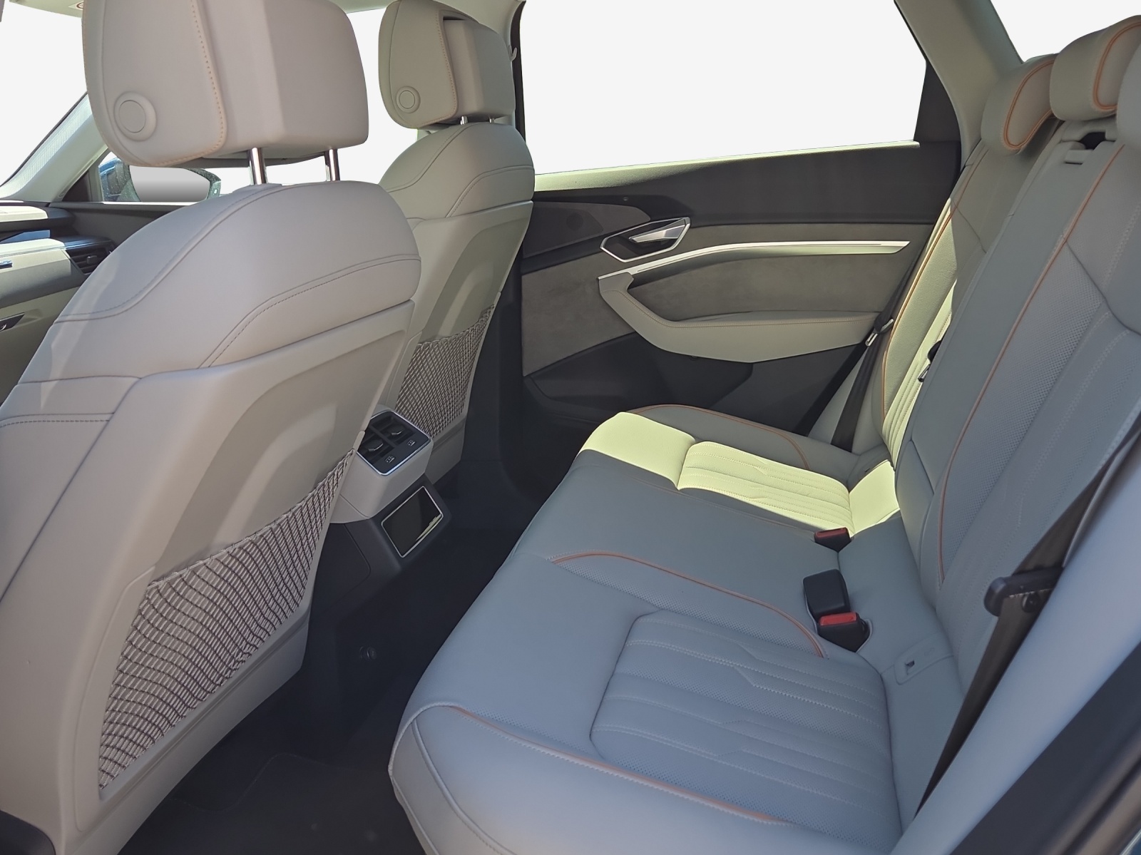 AUDI e-tron 55 Advanced quattro-image-11