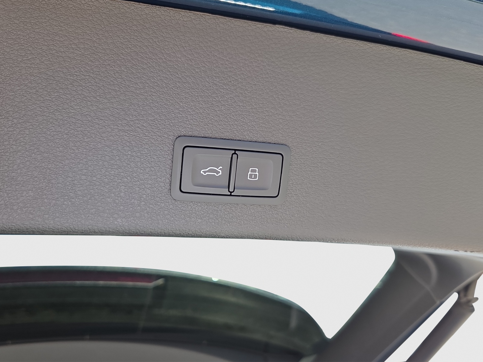 AUDI e-tron 55 Advanced quattro-image-13