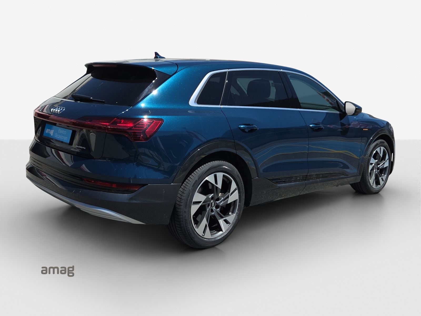 AUDI e-tron 55 Advanced quattro-image-4