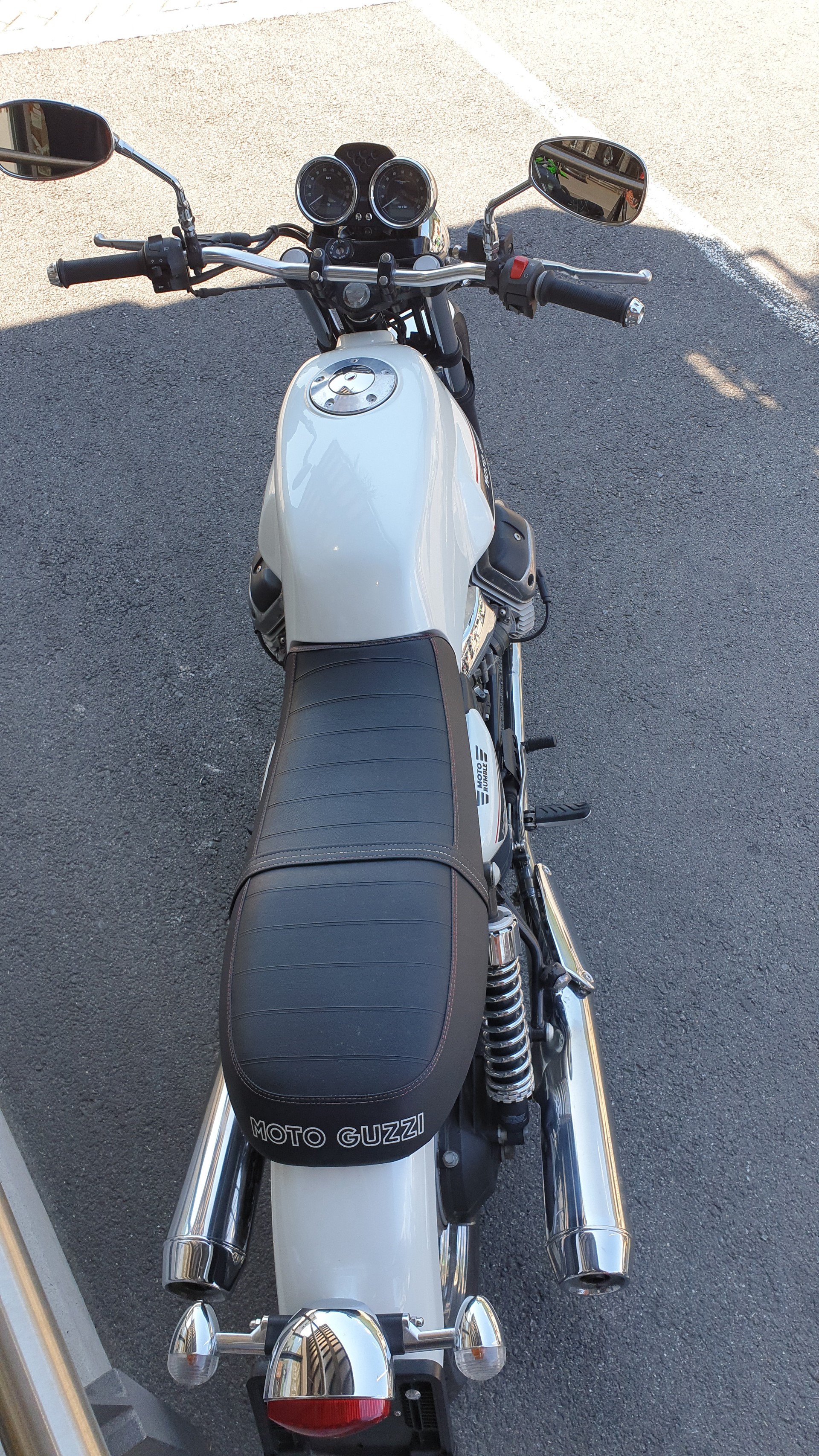 MOTO GUZZI V7 Classic-image-4