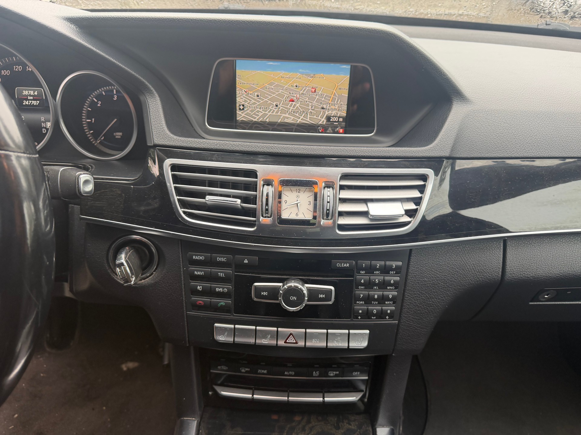 MERCEDES-BENZ E 250 CDI Avantgarde 4Matic 7G-Tronic * Leder * Navi * LED * Klima-Auto * PDC V&H * Tempomat * Ab MFK 06.2024-image-6