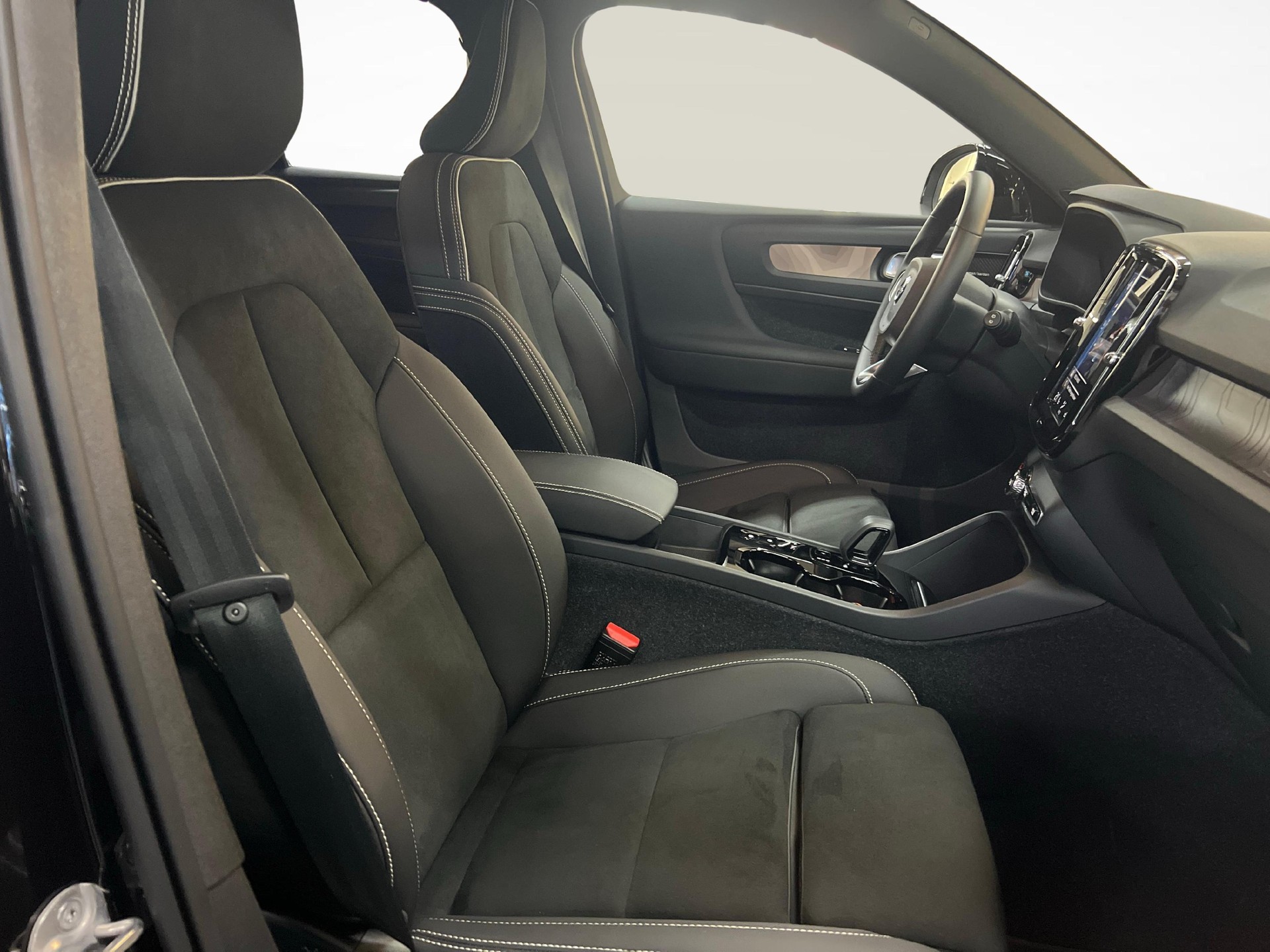 VOLVO XC40 1.5 T4 PiH Plus Dark-image-11
