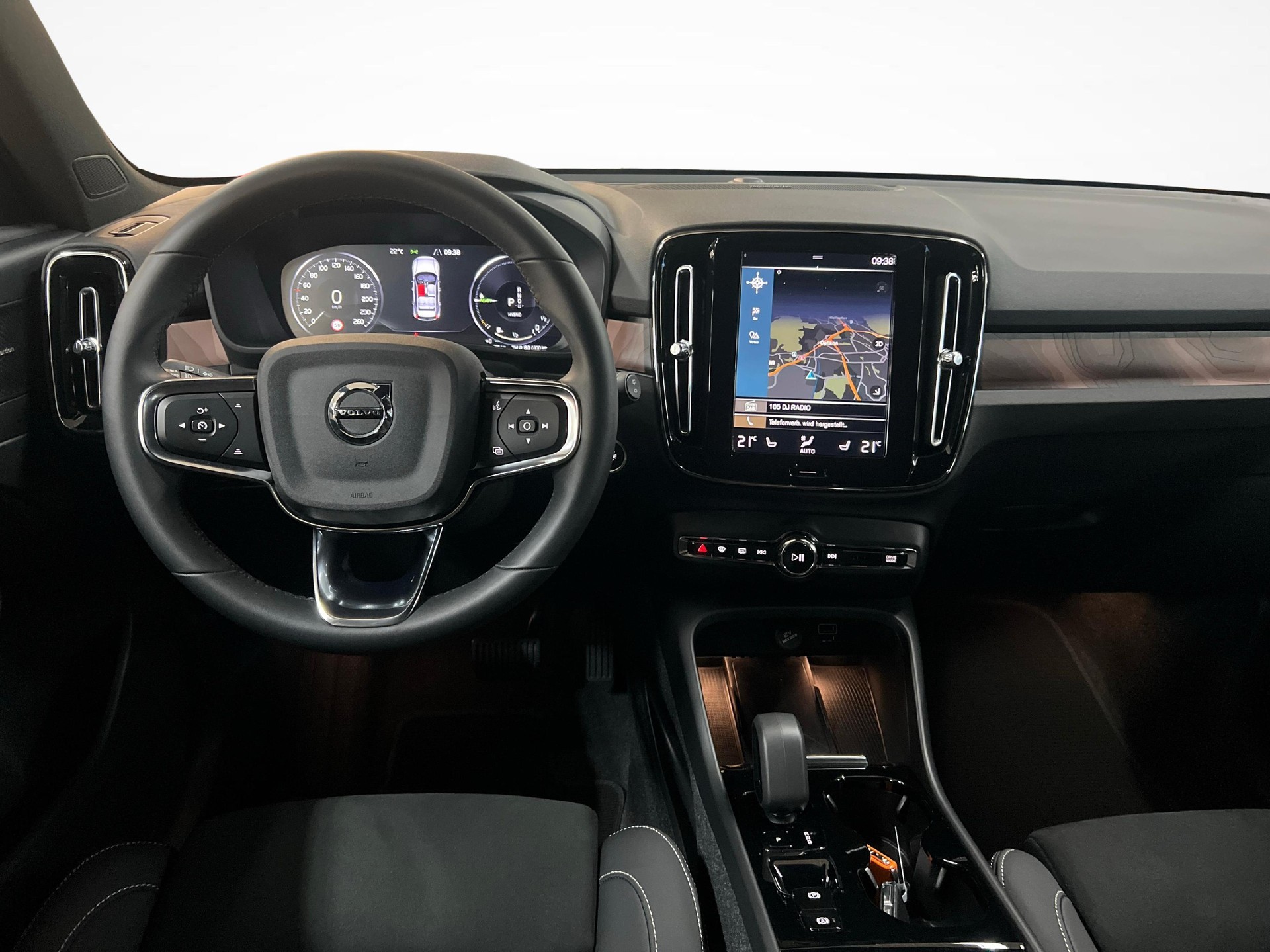 VOLVO XC40 1.5 T4 PiH Plus Dark-image-15