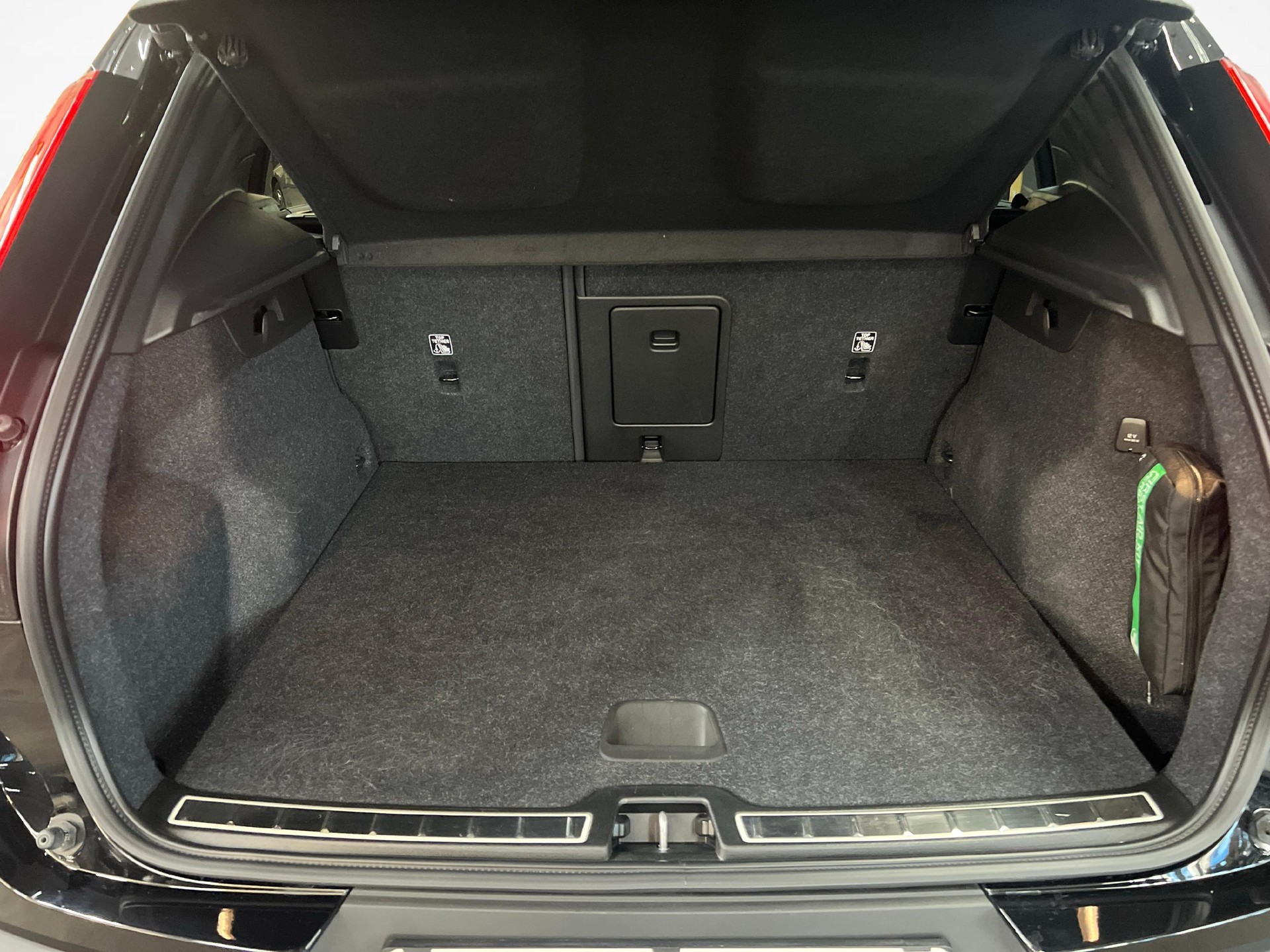 VOLVO XC40 1.5 T4 PiH Plus Dark-image-17