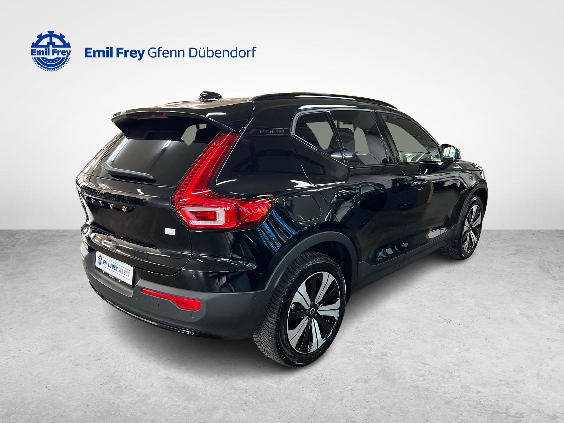 VOLVO XC40 1.5 T4 PiH Plus Dark-image-3